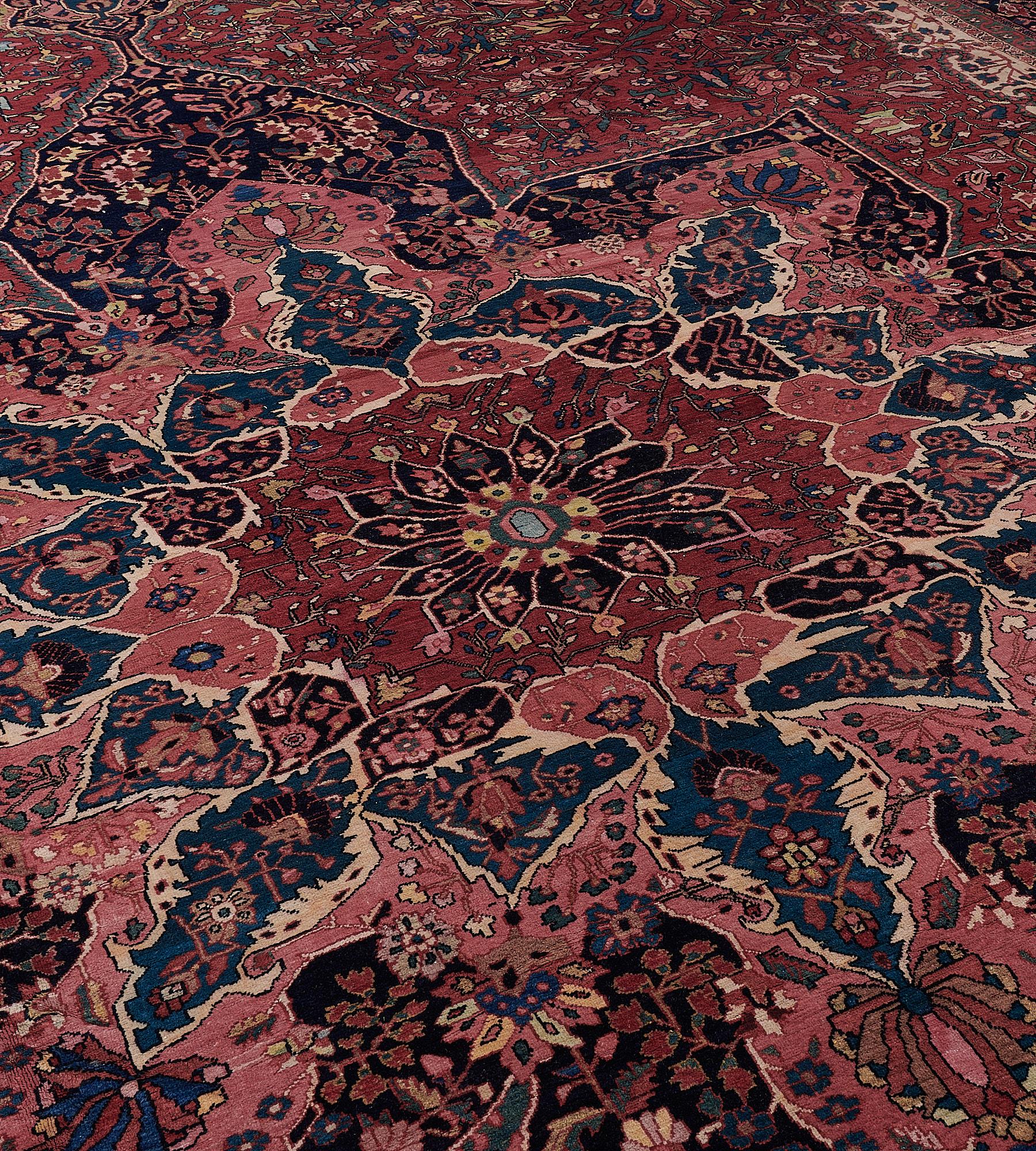 Antique circa 1910 Wool Fereghan Rug In Good Condition For Sale In West Hollywood, CA