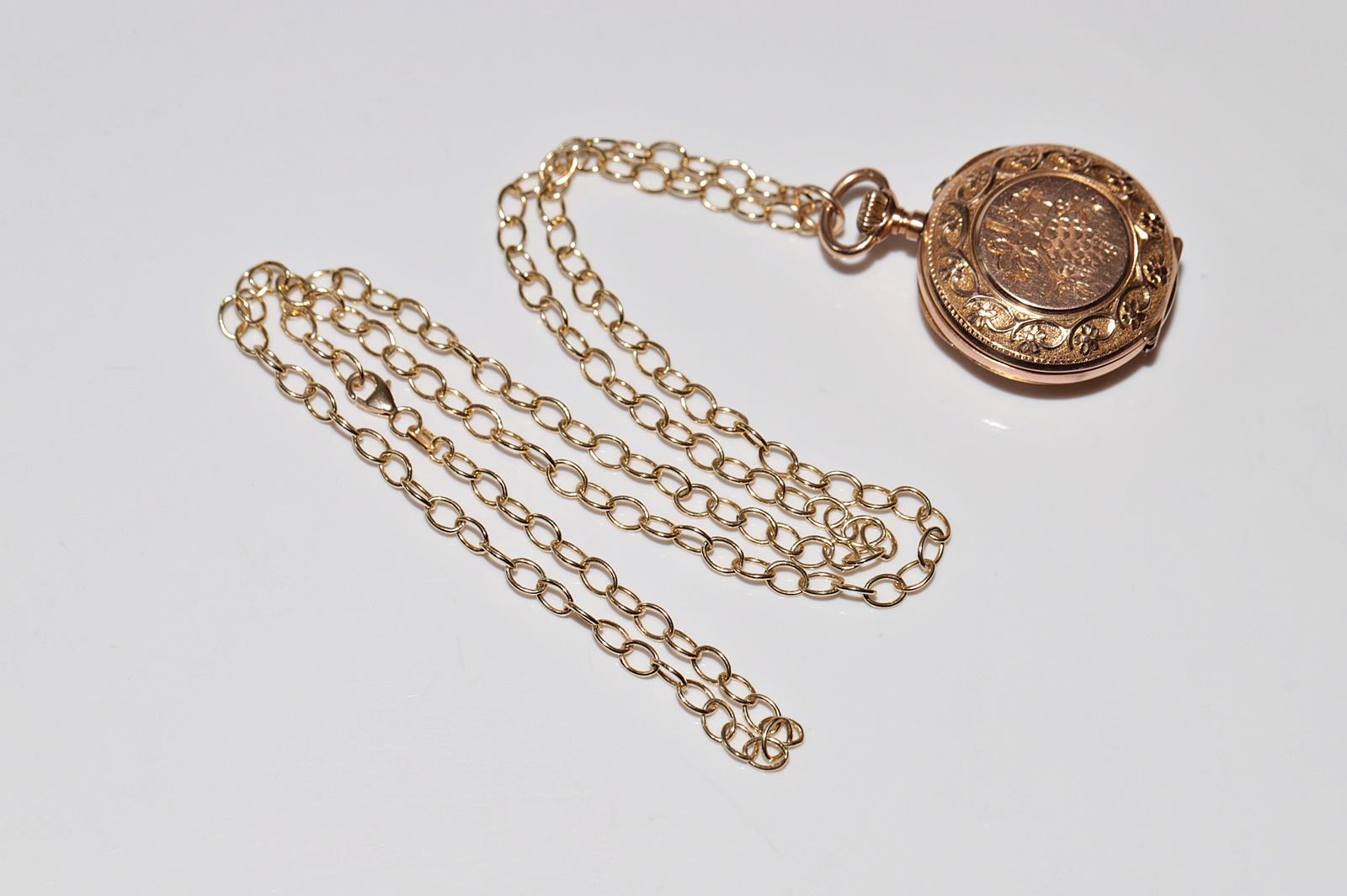 Antique Circa 1910s 18k Gold Pendant Pocket Watches Necklace For Sale 4