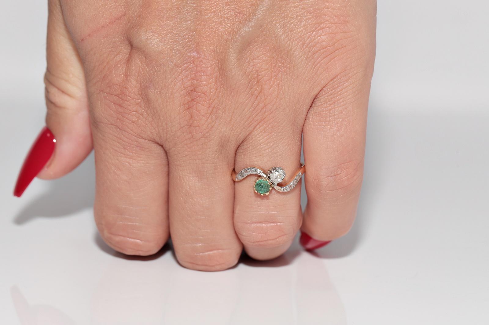 Bague ancienne Circa 1910s Art nouveau en or 18k diamant naturel et émeraude en vente 9