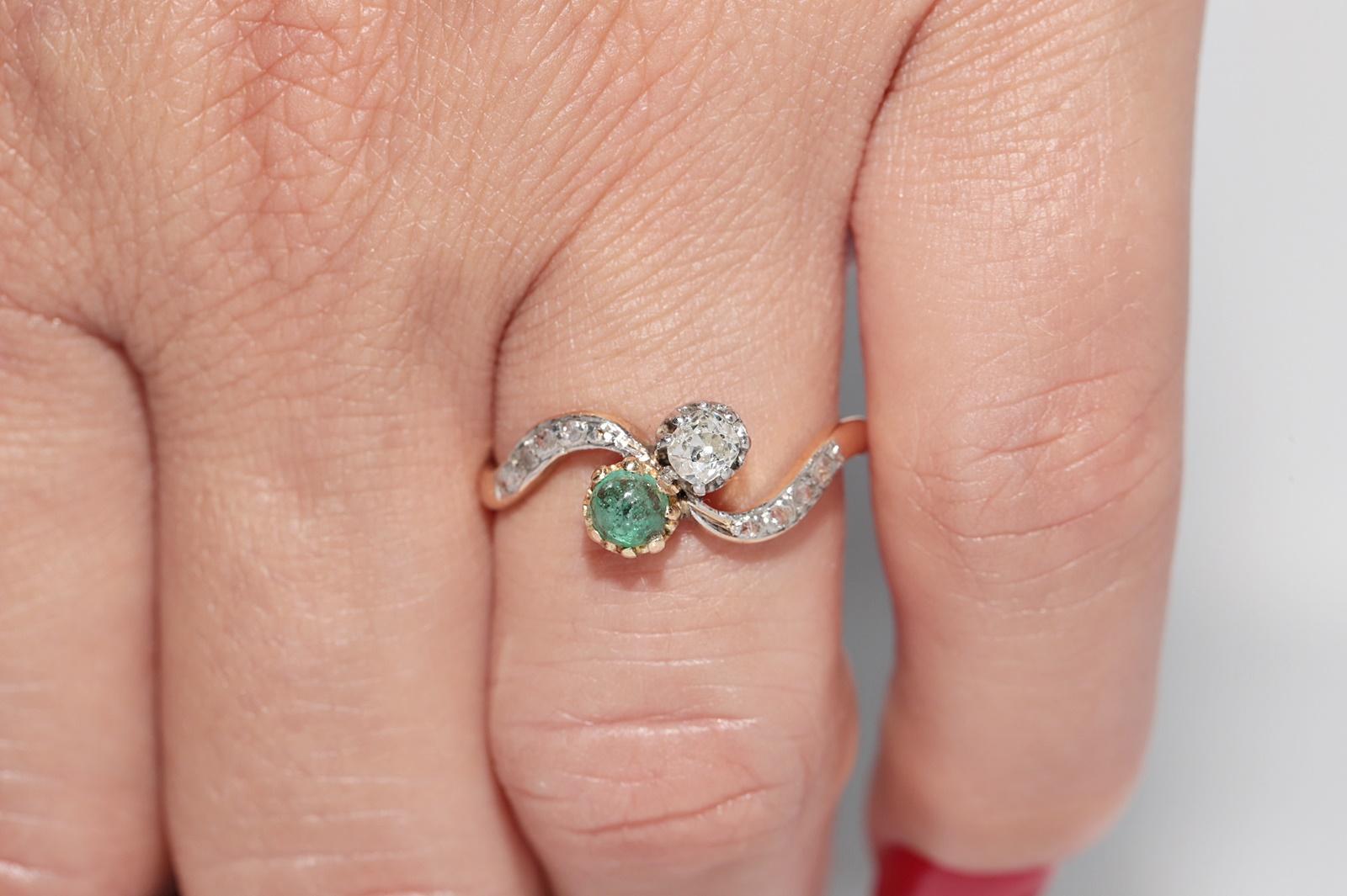 Bague ancienne Circa 1910s Art nouveau en or 18k diamant naturel et émeraude en vente 10
