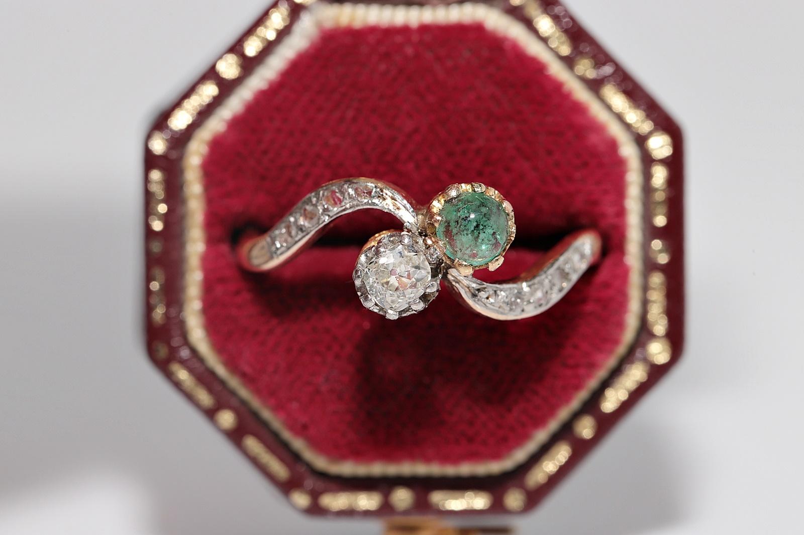 In ottime condizioni.
Il peso totale è di 2.4 grammi.
Totalmente è un diamante taglio rosa da 0,10 ct.
Totalmente è un diamante taglio old mine da 0,20 ct.
Il diamante ha generalmente un colore H-I e una chiarezza s1-s2-s3.
Totalmente è smeraldo da