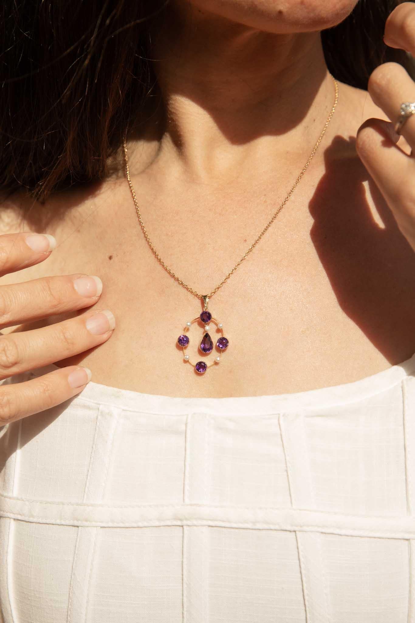 Women's Antique Circa 1910s Deep Dark Amethyst & Pearl Necklet 8 Carat Yellow Gold