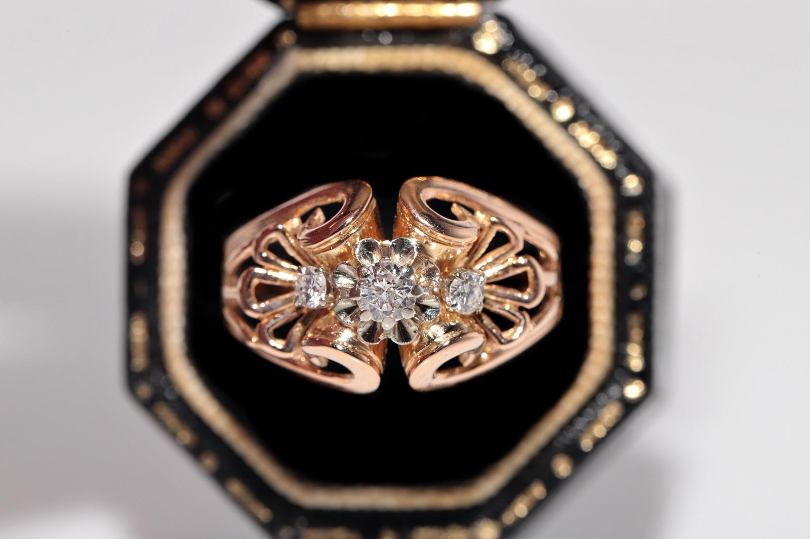 In very good condition.
Total weight is 3.9 grams.
Totally is diamond 0.20 ct.
The diamond is has F color and vvs1-vs1 clarity.
Ring size is US 5.25
We can make any size.
The box is not included.
Please contact for any questions.