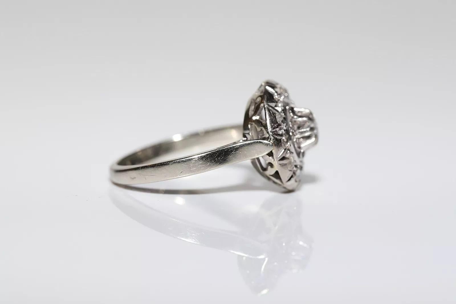 Bague Art déco ancienne datant d'environ 1920 en or 18 carats décorée de diamants naturels en vente 7