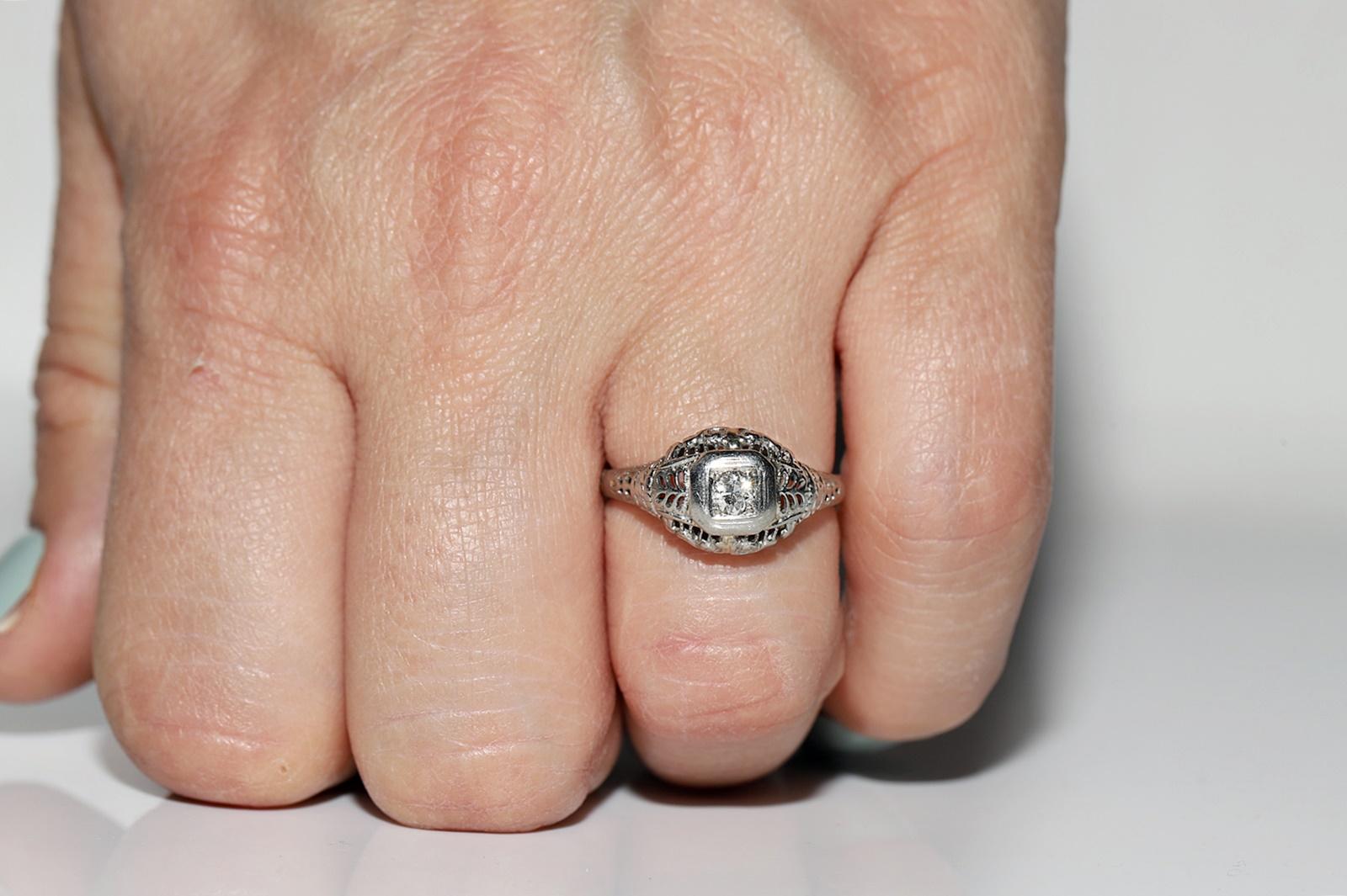 Bague Art déco ancienne datant d'environ 1920 en or 18 carats décorée de diamants naturels en vente 8