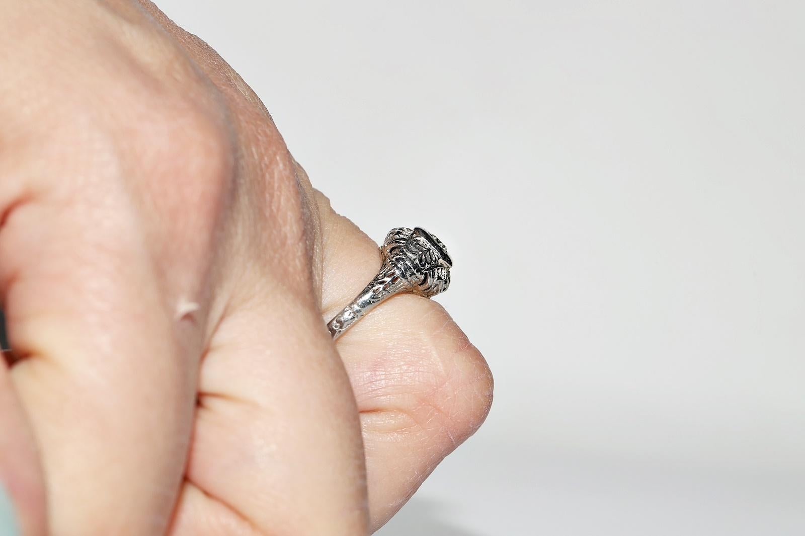 Bague Art déco ancienne datant d'environ 1920 en or 18 carats décorée de diamants naturels en vente 9