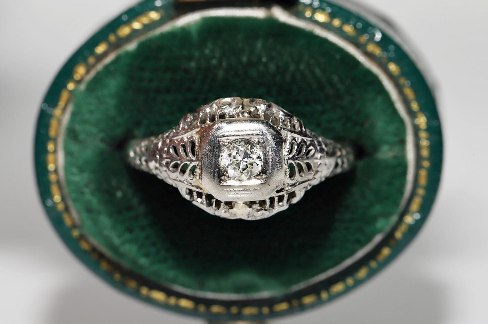 Bague Art déco ancienne datant d'environ 1920 en or 18 carats décorée de diamants naturels en vente 10