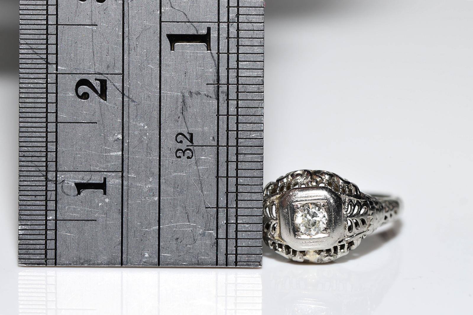 Bague Art déco ancienne datant d'environ 1920 en or 18 carats décorée de diamants naturels en vente 3