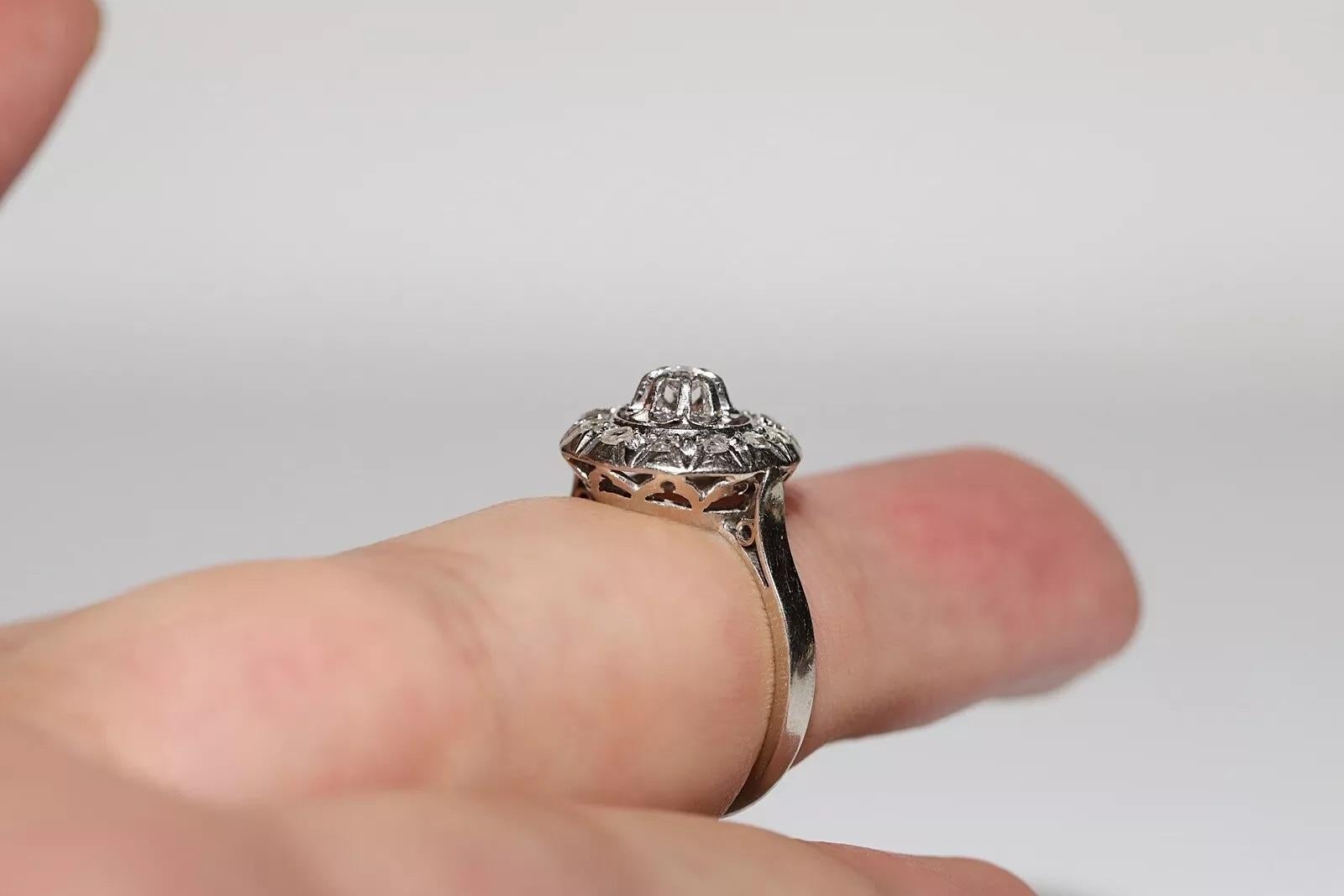 Bague Art déco ancienne datant d'environ 1920 en or 18 carats décorée de diamants naturels en vente 4