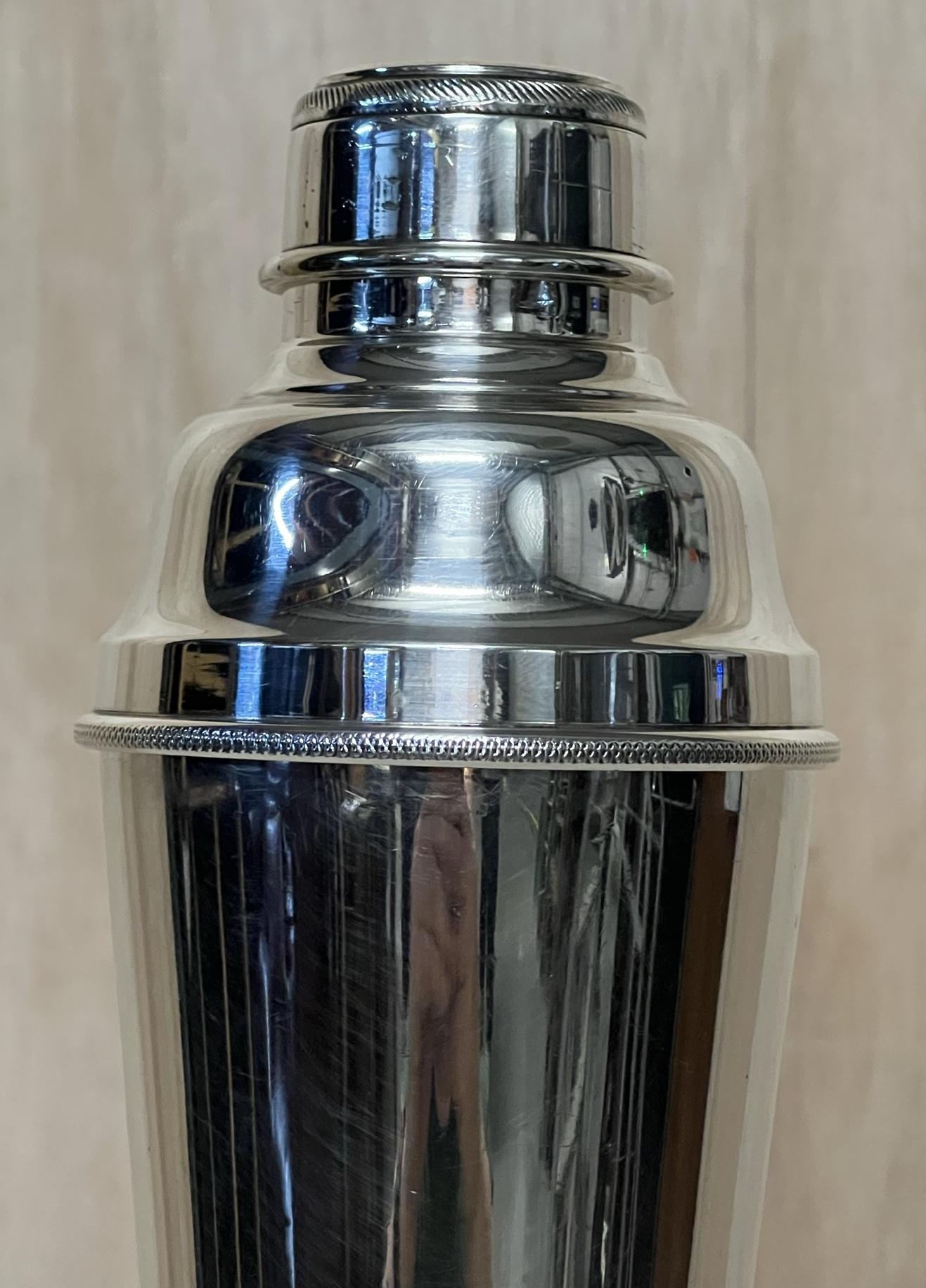 We are delighted to offer for sale this stunning, circa 1920 Art Deco Asprey & Co London cocktail shaker

A good looking and well made piece, these were made for the London elite in the swinging 1920's who were all things bling and sparkly