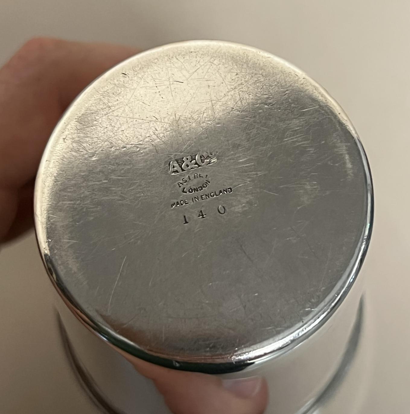 Fait main Shaker à cocktail ancien en métal argenté Art Déco Asprey & Co London, datant d'environ 1920 en vente