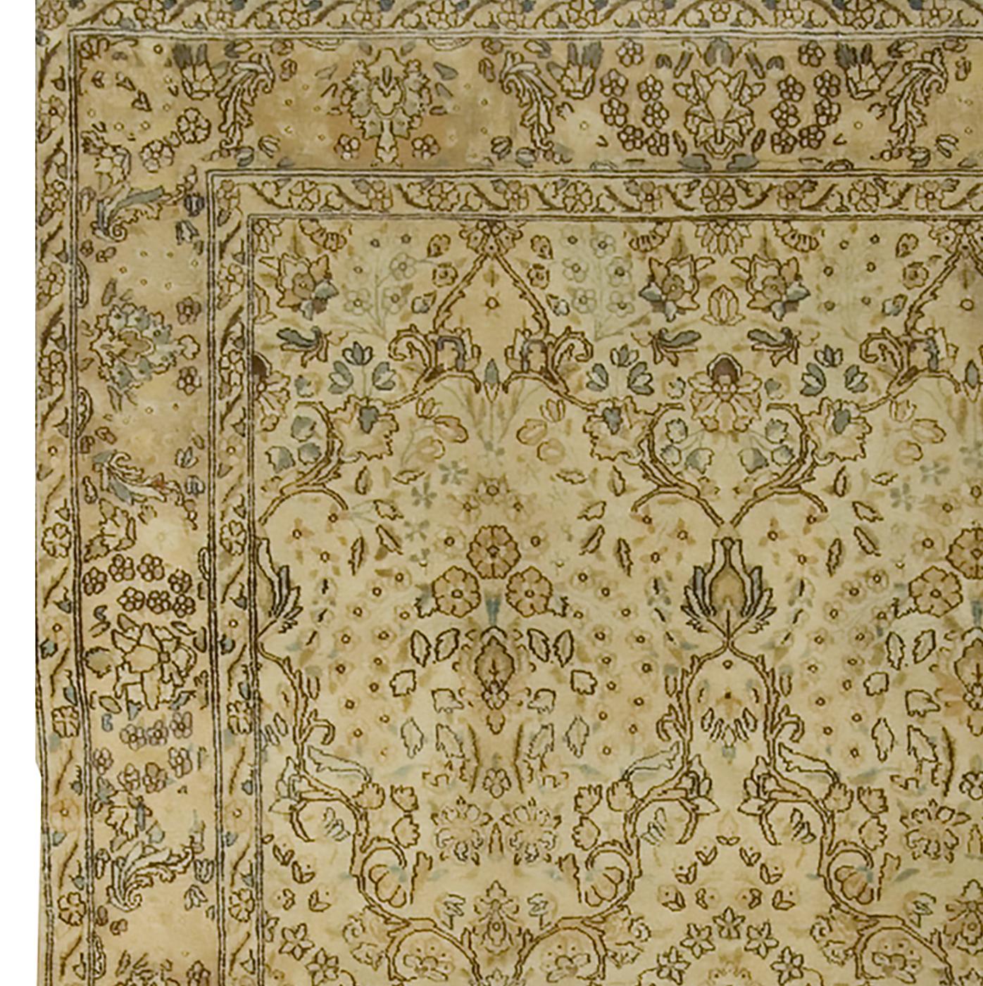 Antique Circa 1920 Beige Kirman Rug Carpet, 5' x 8'9 In Good Condition For Sale In New York, NY