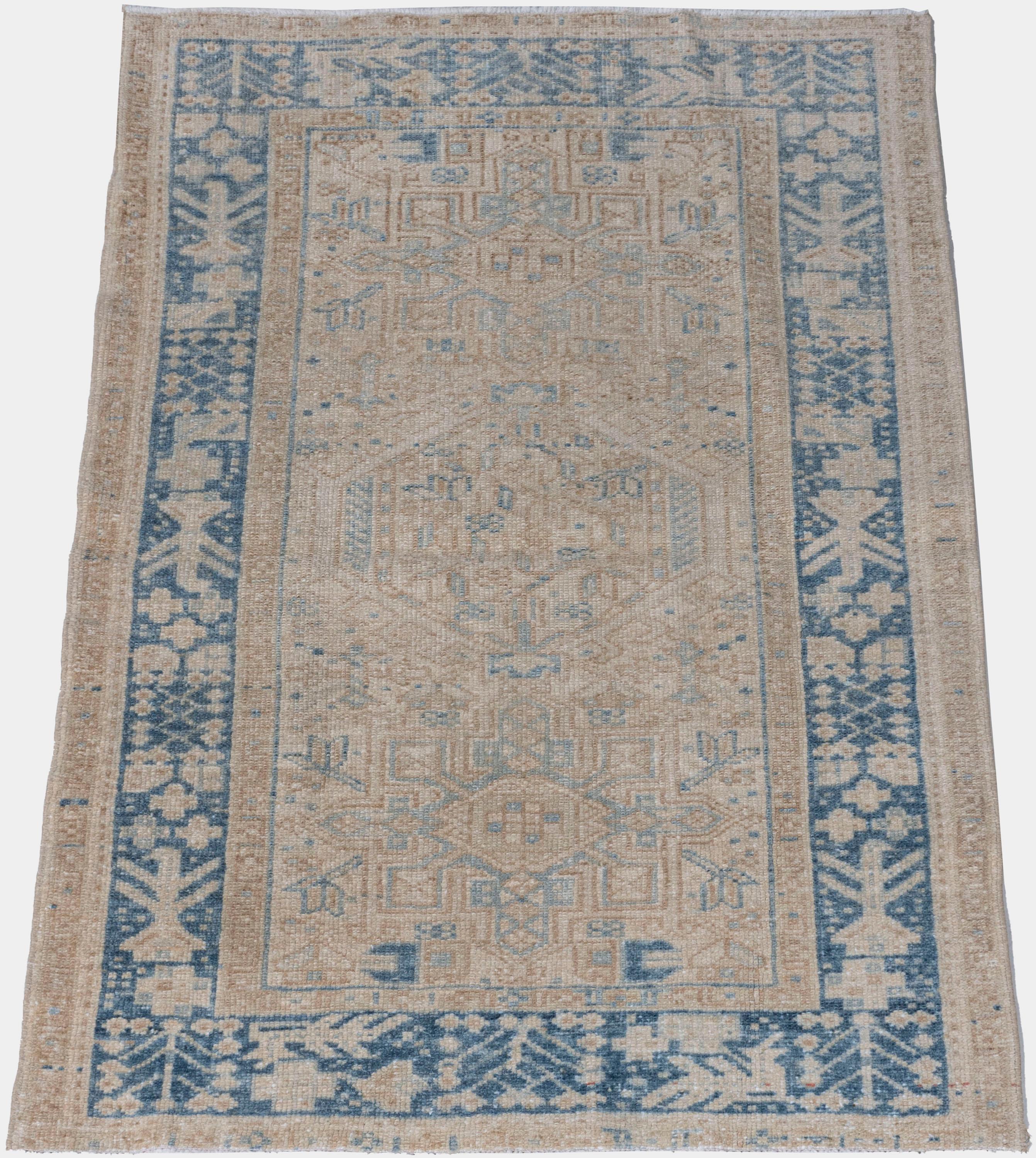 Noué à la main Antiquities Circa 1920 Beige Persian Heriz Hand Knots Rug 3'1 X 4'6 en vente