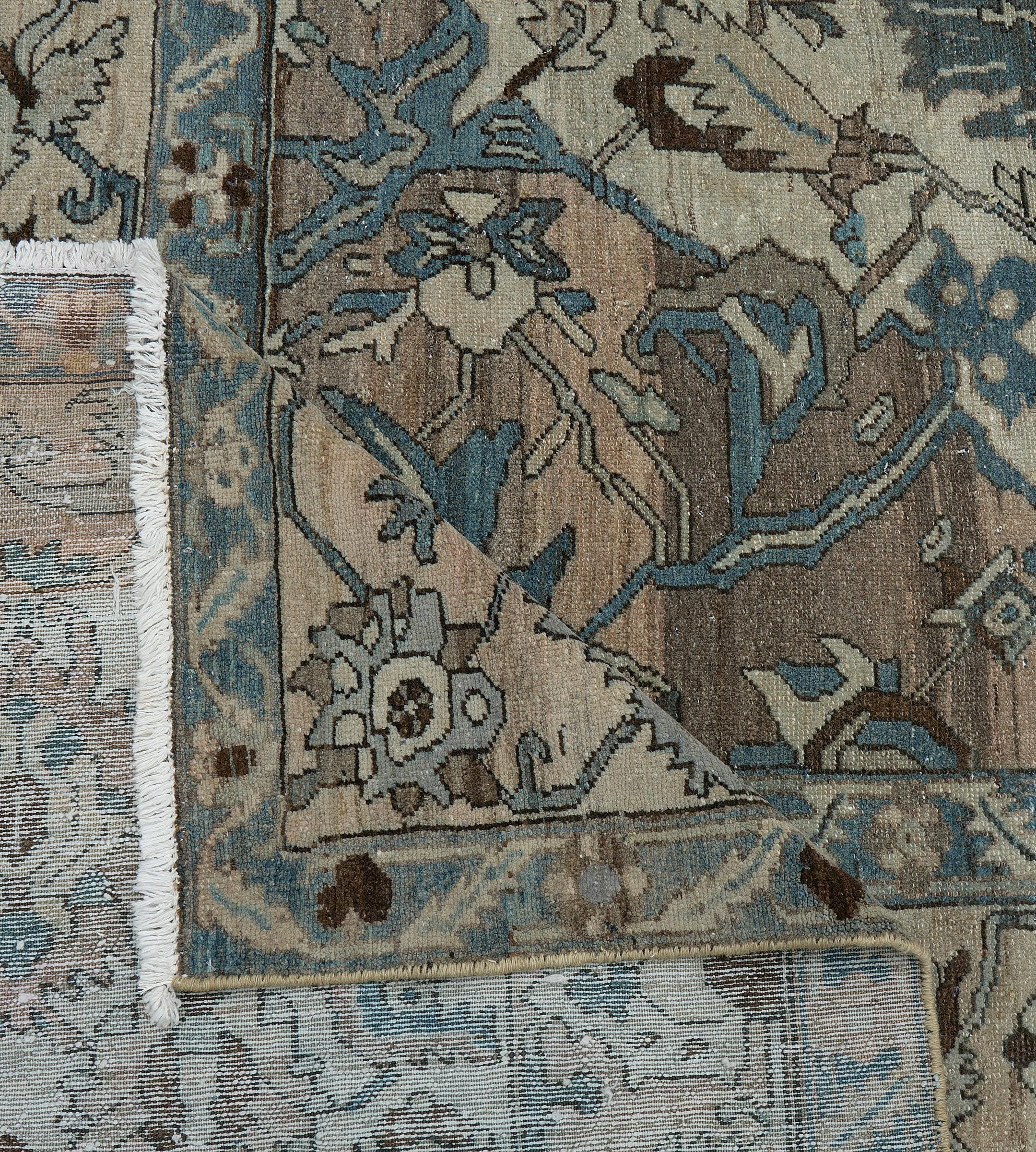 Antike CIRCA-1920 Blau und Elfenbein Wolle Floral Persian Bakhtiari Teppich im Angebot 6