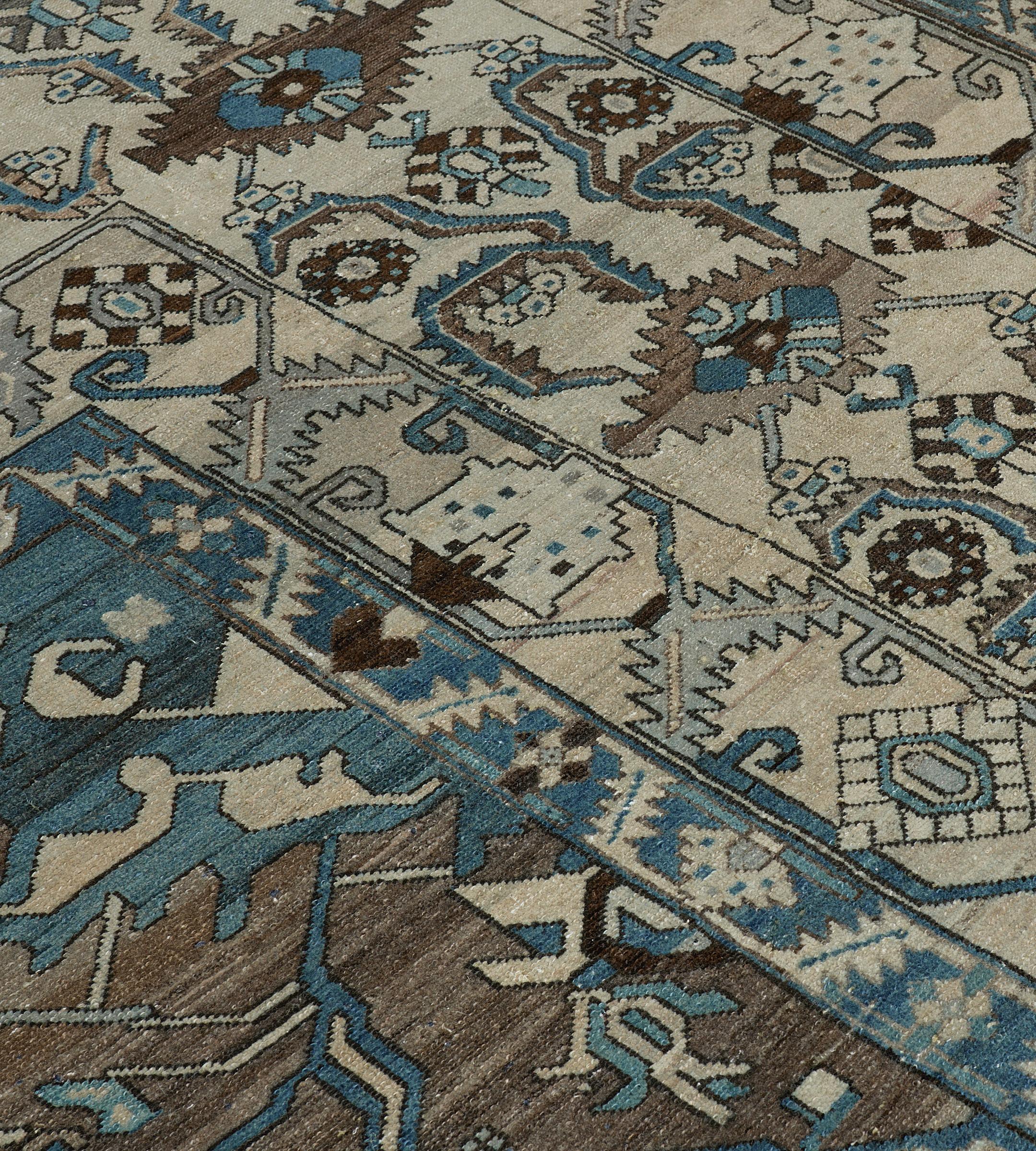 Antike CIRCA-1920 Blau und Elfenbein Wolle Floral Persian Bakhtiari Teppich (Handgeknüpft) im Angebot