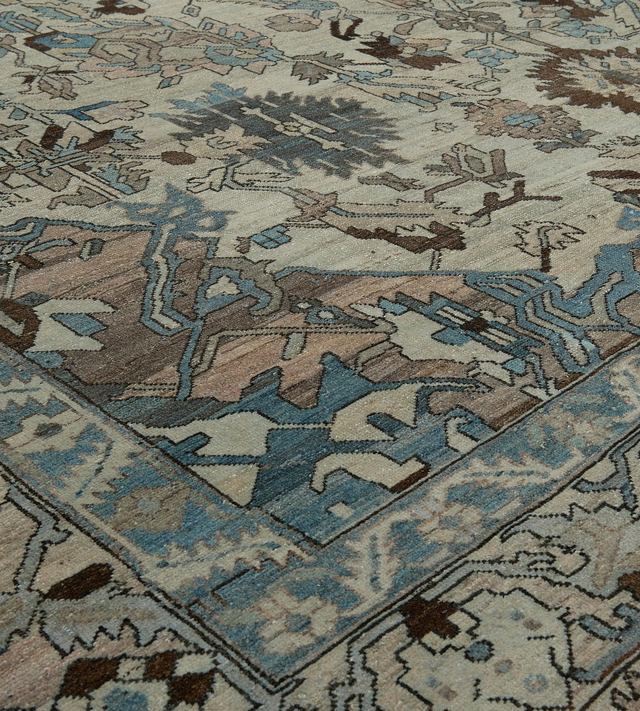 Antike CIRCA-1920 Blau und Elfenbein Wolle Floral Persian Bakhtiari Teppich im Angebot 1