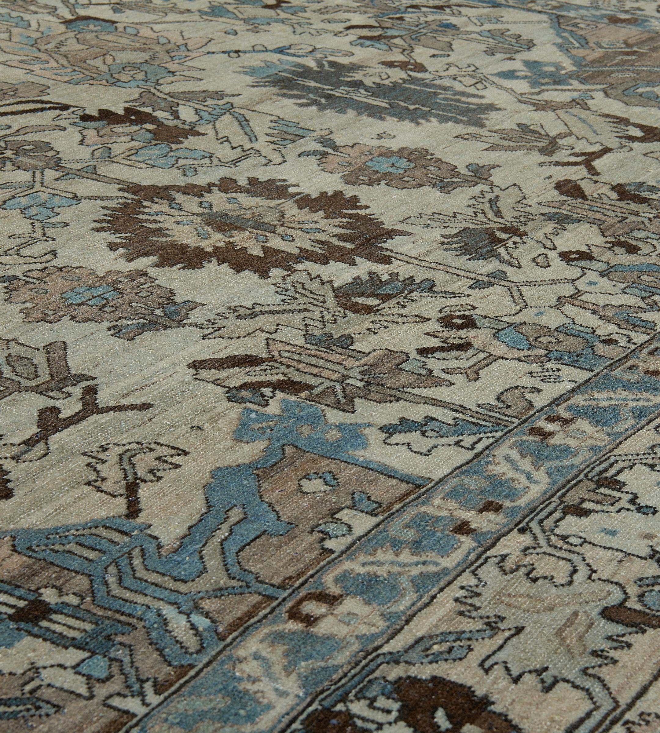 Antike CIRCA-1920 Blau und Elfenbein Wolle Floral Persian Bakhtiari Teppich im Angebot 2