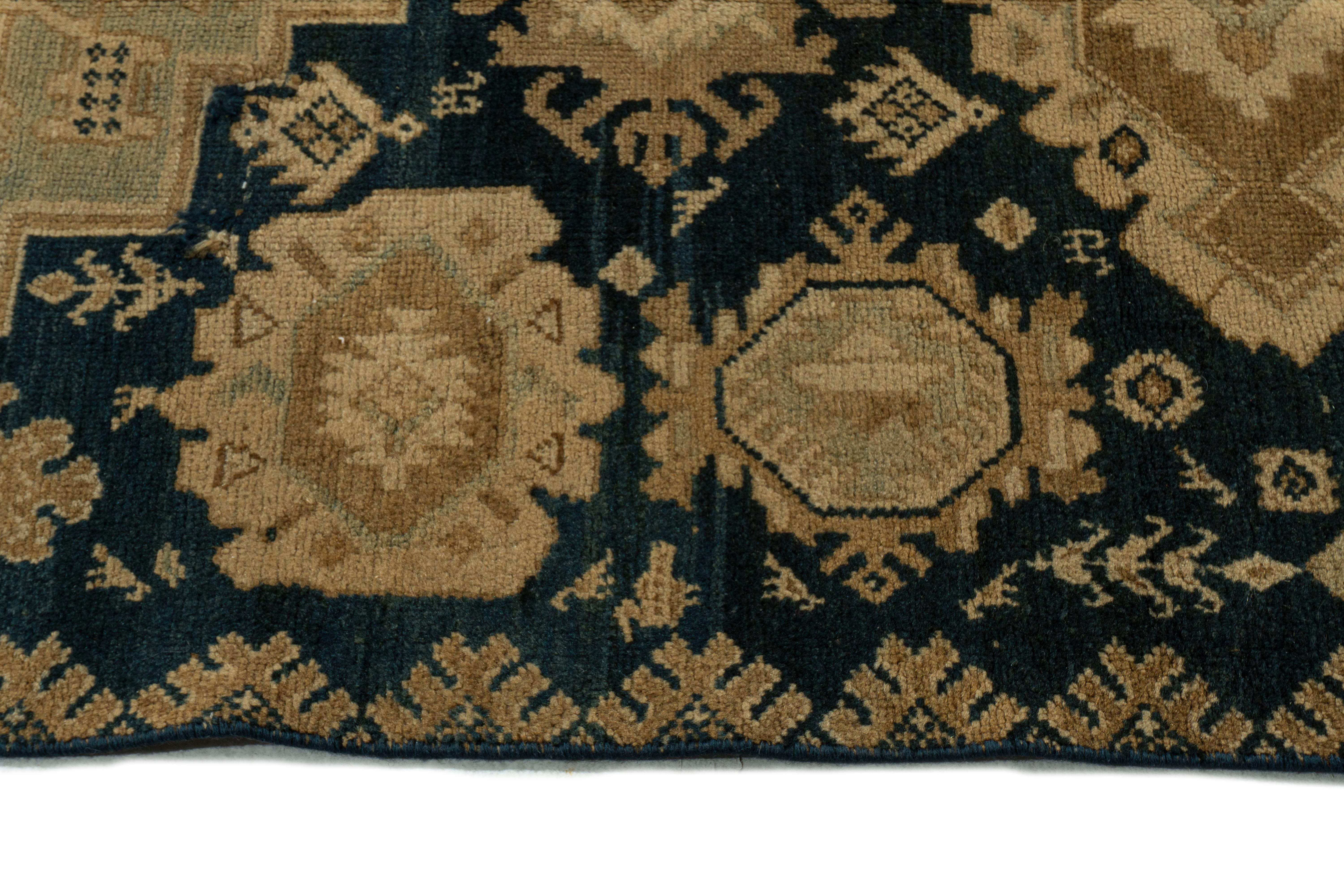 Antico tappeto blu persiano Malayer annodato a mano del 1920 circa in vendita 1