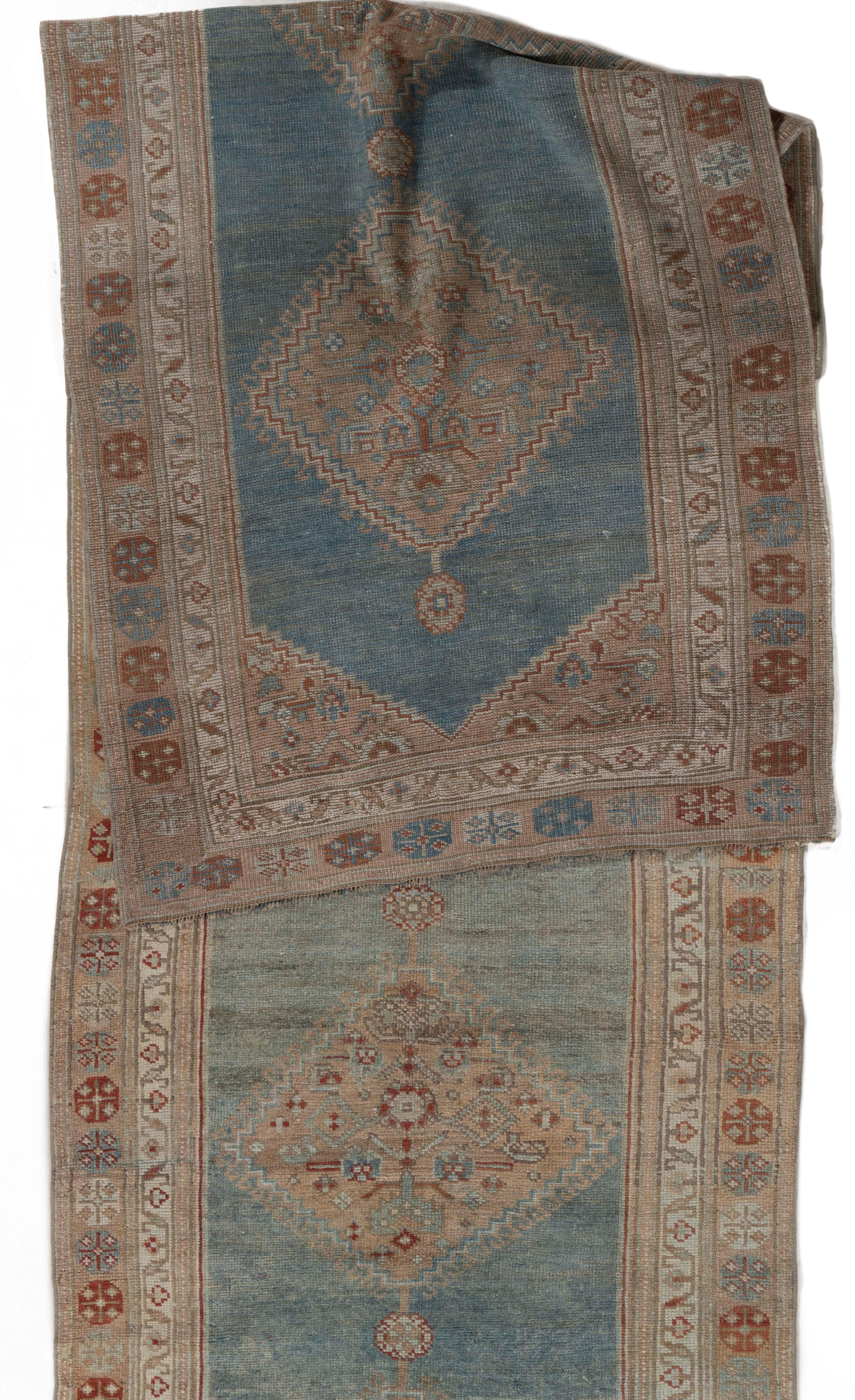 Antico runner annodato a mano di Malayer blu, circa 1920, 3'2 X 15'1 in vendita 2
