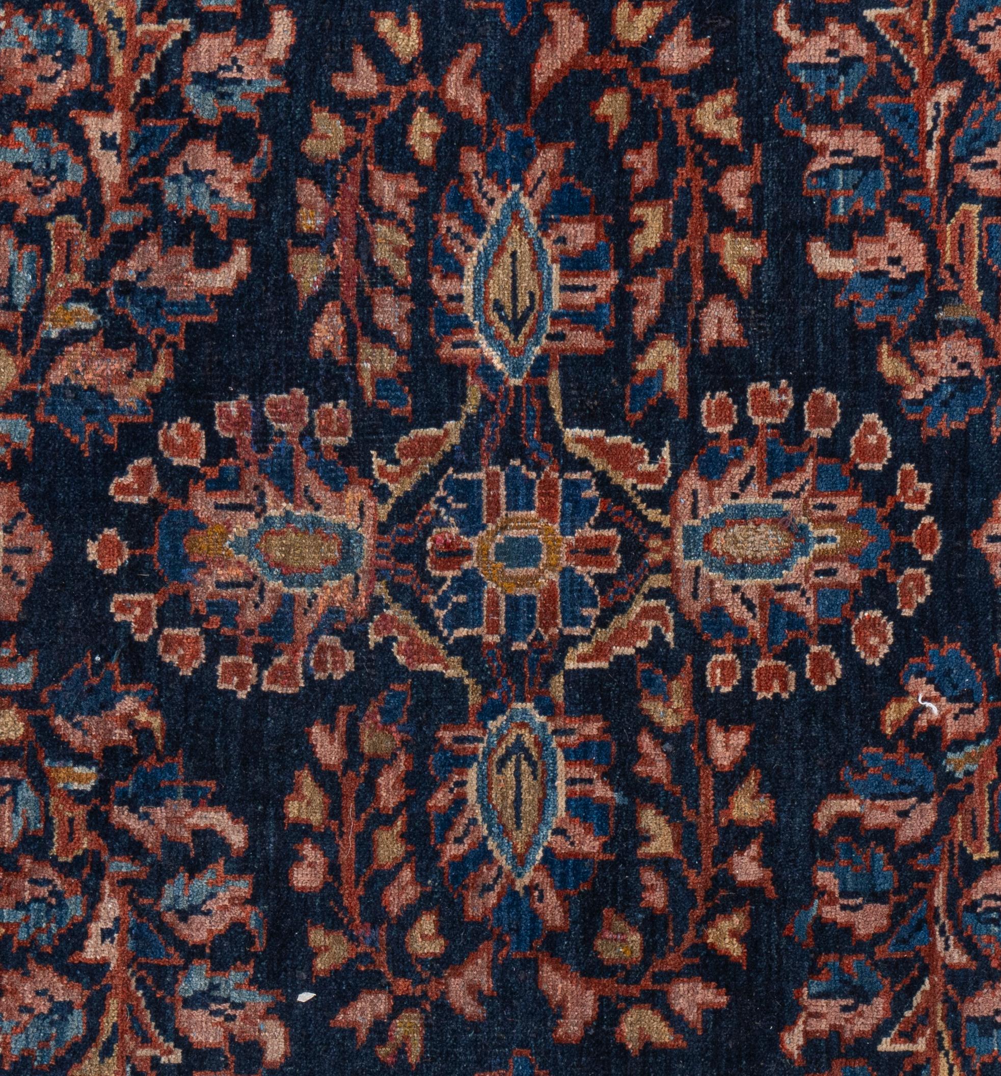 Antiker blauer quadratischer persischer Lilihan-Teppich, handgeknüpft, um 1920 (Persisch) im Angebot