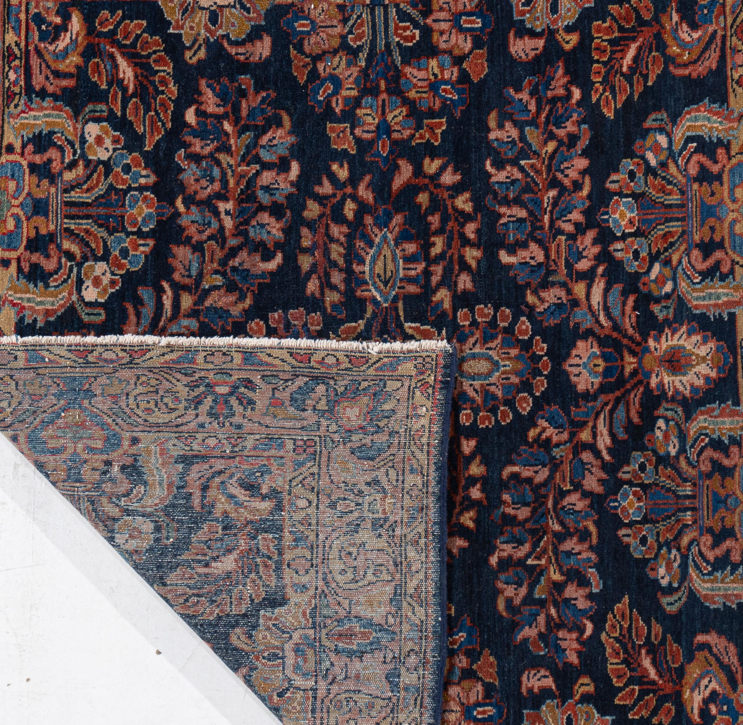Antiker blauer quadratischer persischer Lilihan-Teppich, handgeknüpft, um 1920 (Handgeknüpft) im Angebot
