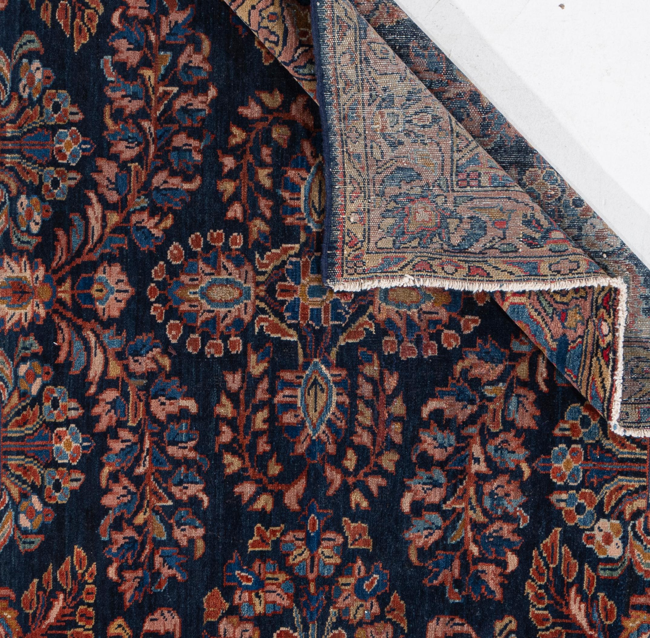 Antiker blauer quadratischer persischer Lilihan-Teppich, handgeknüpft, um 1920 im Zustand „Gut“ im Angebot in New York, NY