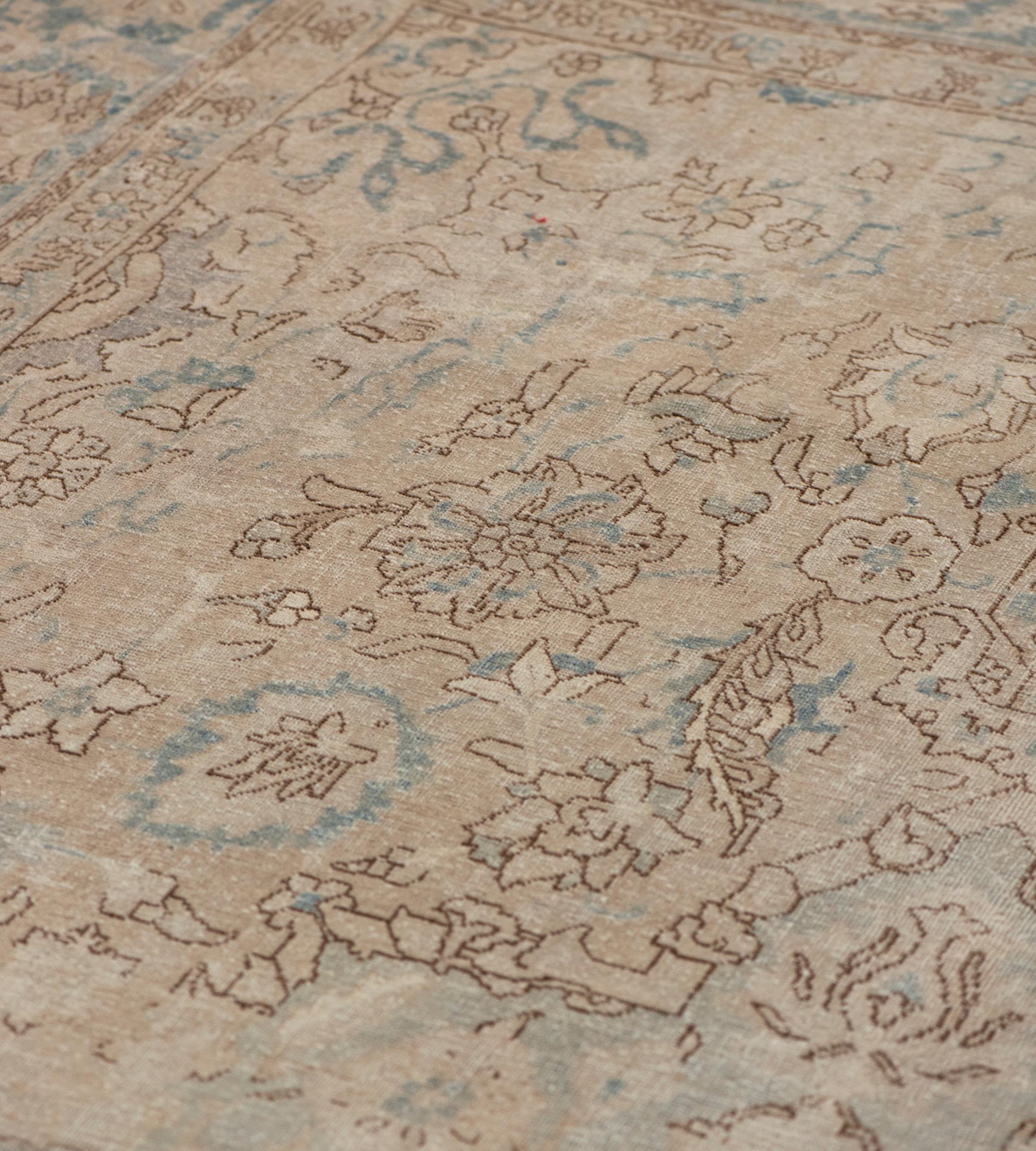 Antiker CIRCA-1920 Buff-Brown Wool Floral Persian Tabriz Teppich (20. Jahrhundert) im Angebot