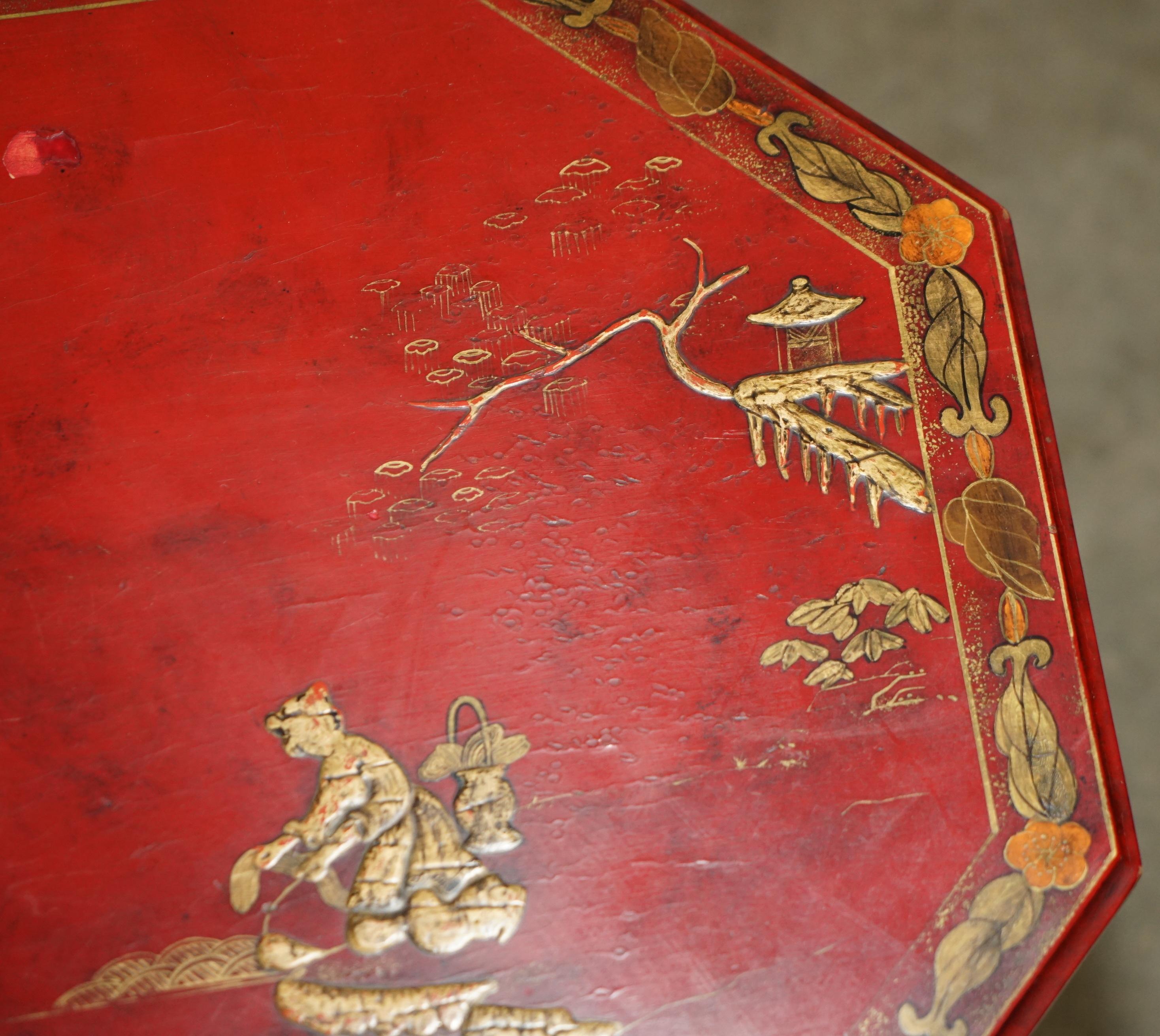 Brass ANTIQUE CIRCA 1920 CHINESE CHINOiSERIE BRASS FRAMED SIDE END LAMP WINE TABLE For Sale