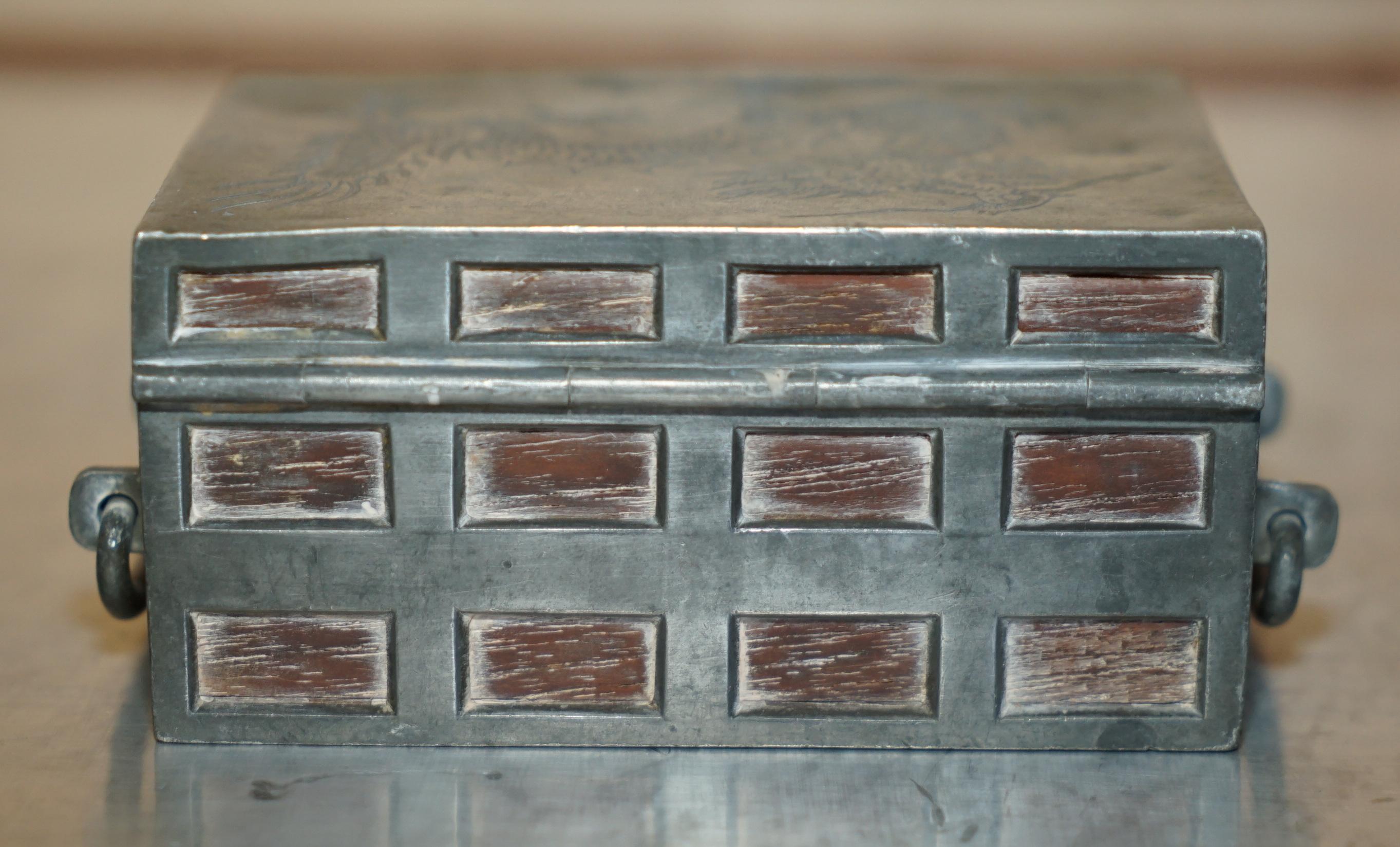 ANTIQUE CIRCA 1920 CHiNESE KUT HING PEWTER & WOOD CARVED DRAGON JEWELLERY BOX For Sale 2
