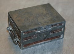 ANTIQUE CIRCA 1920 CHiNESE KUT HING PEWTER & WOOD CARVED DRAGON JEWELLERY BOX
