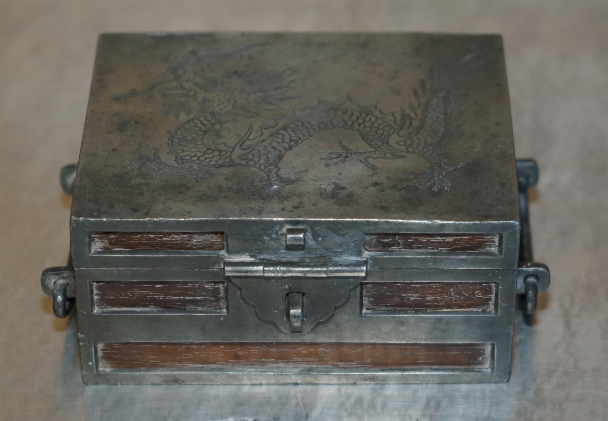 Chinese Export ANTIQUE CIRCA 1920 CHiNESE KUT HING PEWTER & WOOD CARVED DRAGON JEWELLERY BOX For Sale