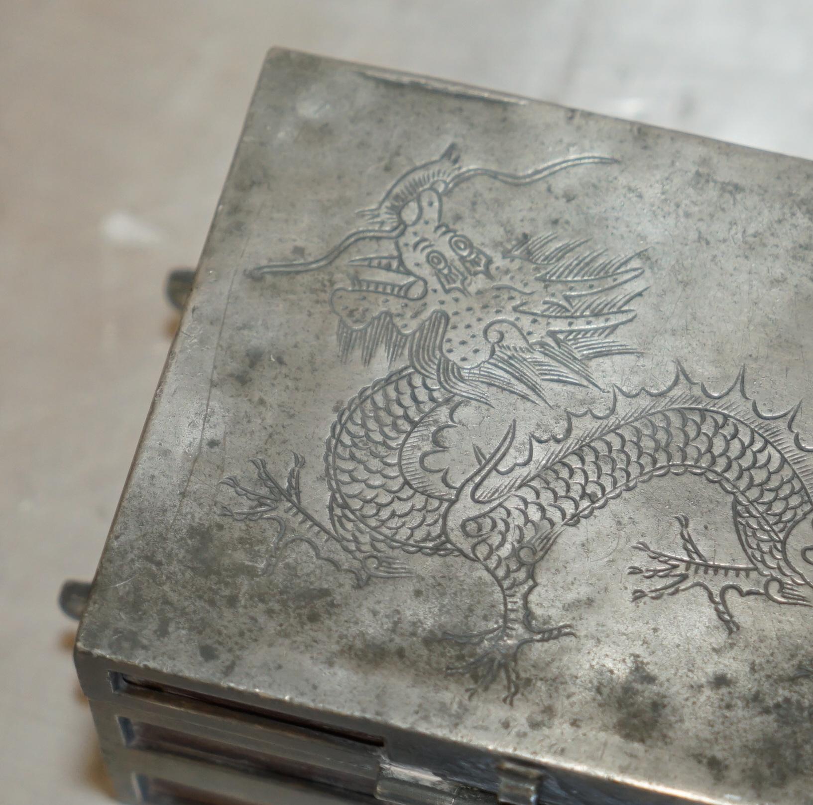 Hand-Crafted ANTIQUE CIRCA 1920 CHiNESE KUT HING PEWTER & WOOD CARVED DRAGON JEWELLERY BOX For Sale