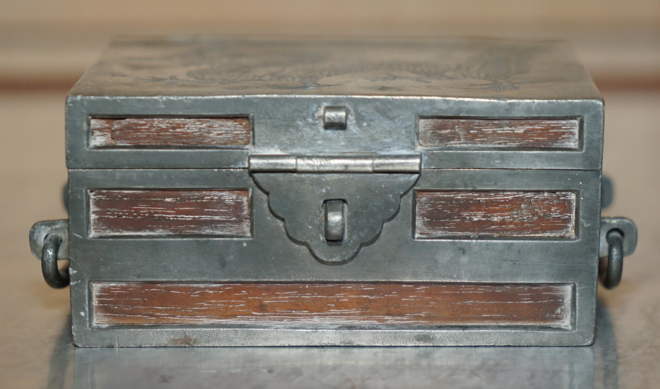 Early 20th Century ANTIQUE CIRCA 1920 CHiNESE KUT HING PEWTER & WOOD CARVED DRAGON JEWELLERY BOX For Sale