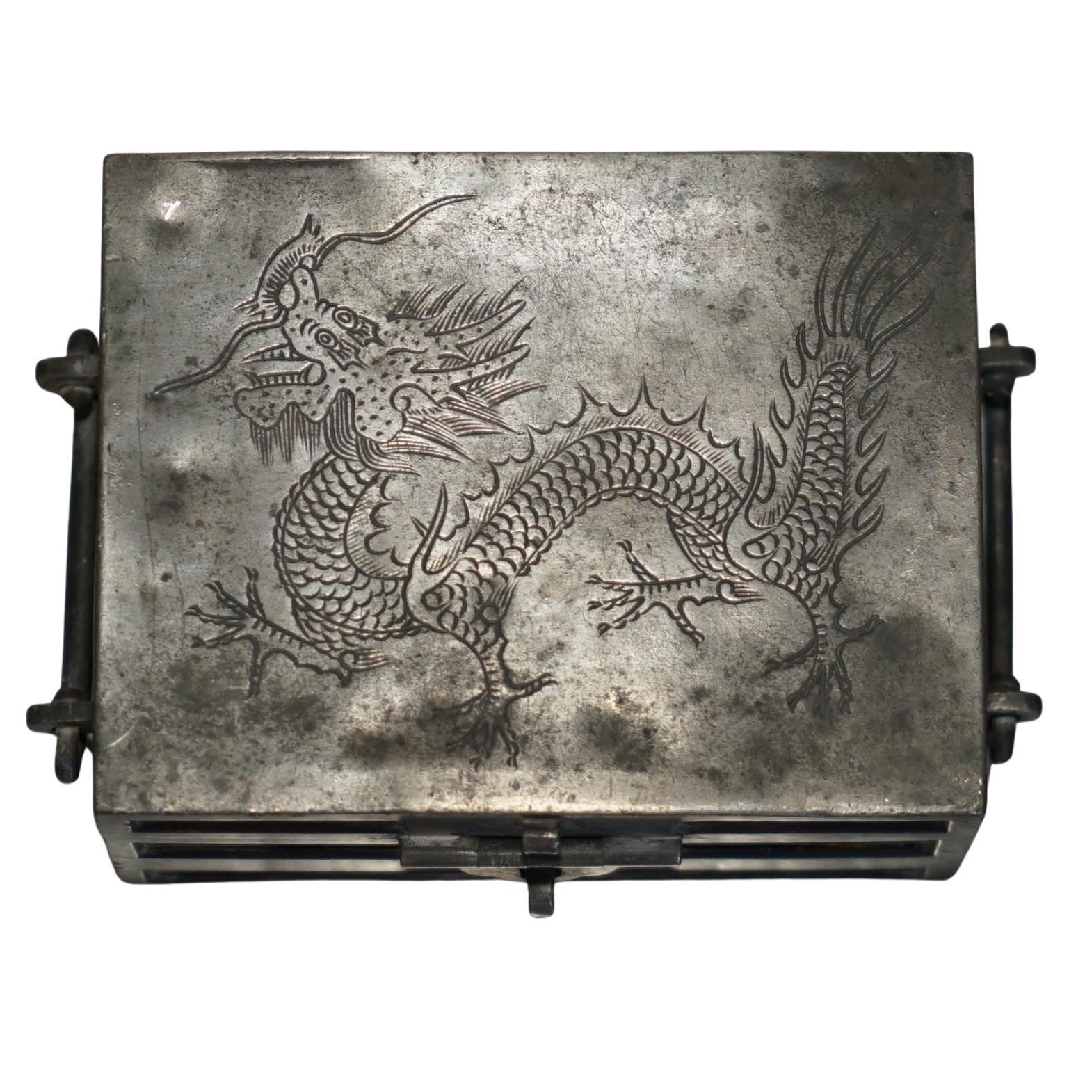 ANTIQUE CIRCA 1920 CHiNESE KUT HING PEWTER & WOOD CARVED DRAGON JEWELLERY BOX For Sale