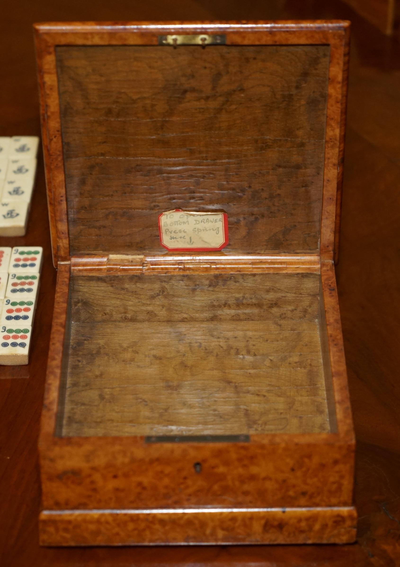 ANTICO SET DI MAHJONG CINESE CIRCA 1920 + CONTATORI IN CASSETTA ORIGINALE IN LEGNO DI AMBOYNA in vendita 3