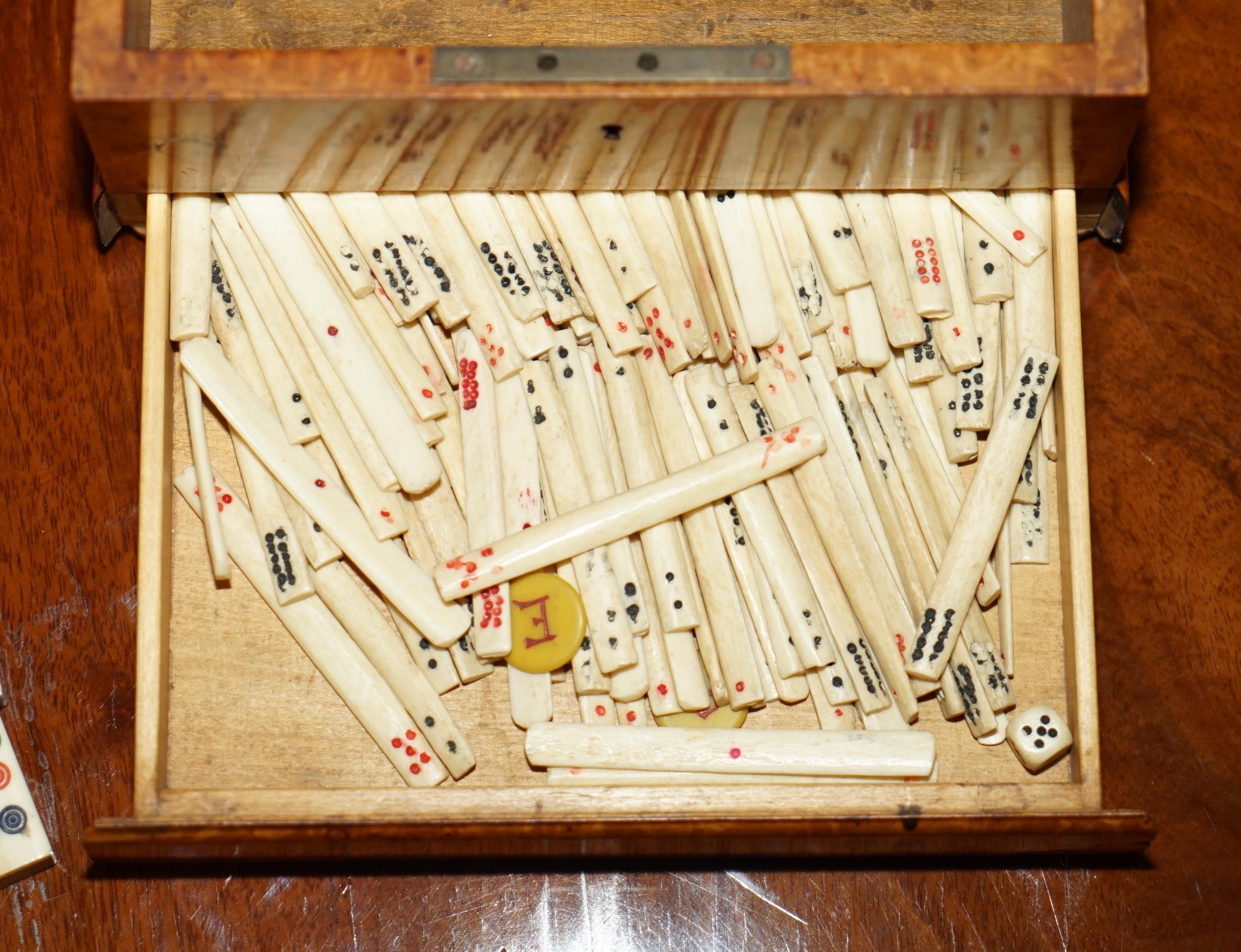 ANTICO SET DI MAHJONG CINESE CIRCA 1920 + CONTATORI IN CASSETTA ORIGINALE IN LEGNO DI AMBOYNA in vendita 7