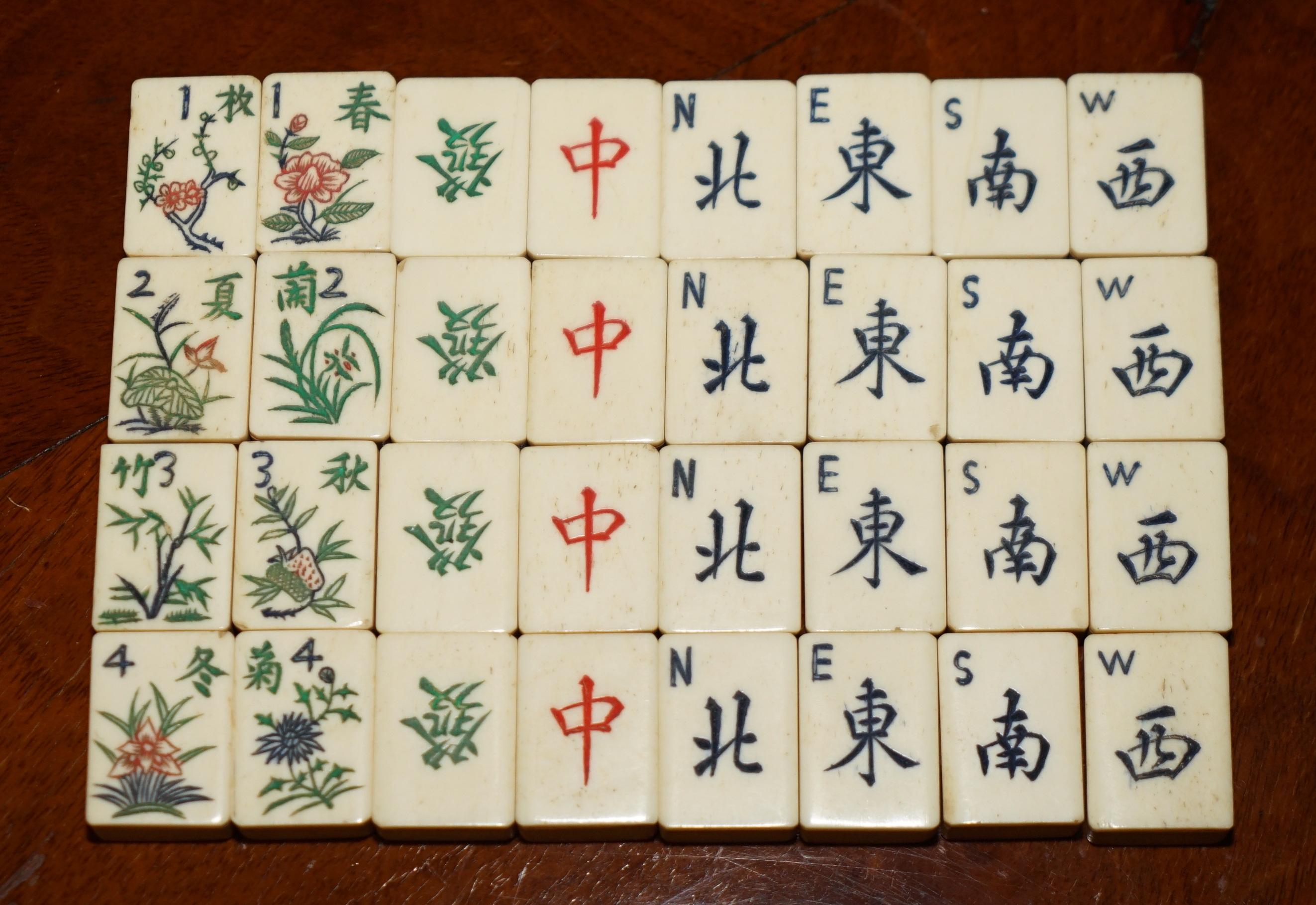 Cinese ANTICO SET DI MAHJONG CINESE CIRCA 1920 + CONTATORI IN CASSETTA ORIGINALE IN LEGNO DI AMBOYNA in vendita