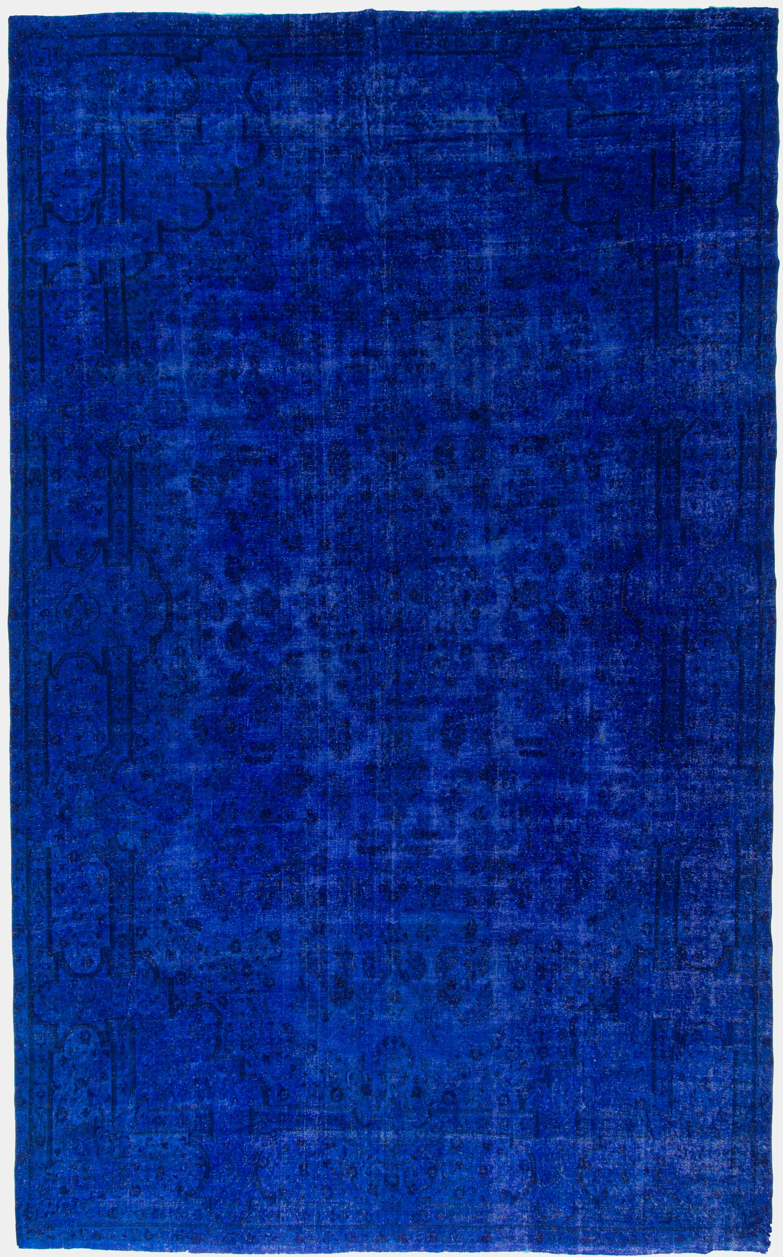 Antike CIRCA 1920 Distressed Overdyed Kerman Hand Knüpfteppich 11'3 X 19'. Dies ist ein schönes Beispiel für einen Overdyed-Teppich. Diese Teppiche demonstrieren einen Prozess, der sich am besten als 