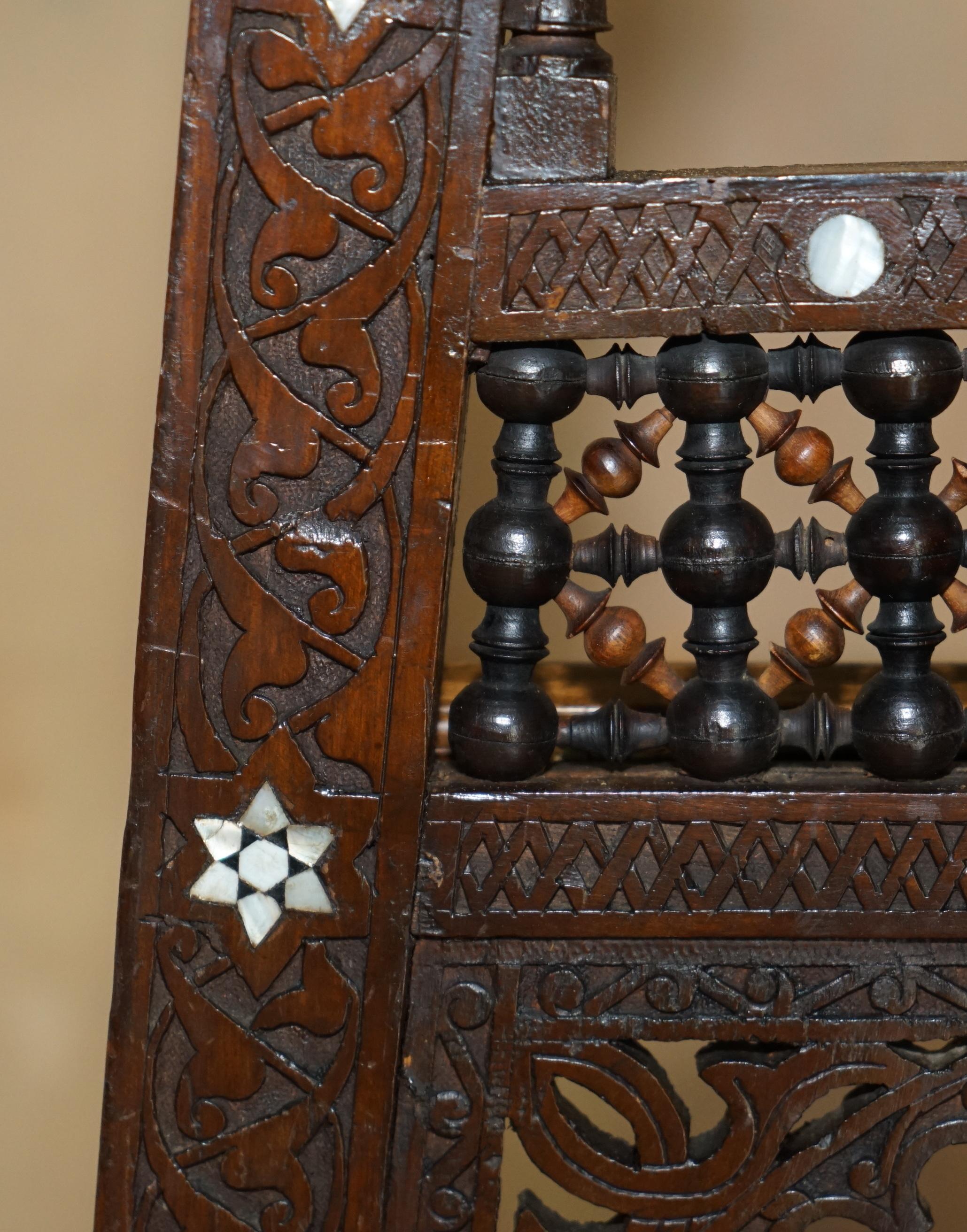 ANTIQUE CiRCA 1920 LIBERTY MOORISH CARVED MOTHER OF PEARL INLAID ARTIST EASEL In Good Condition For Sale In West Sussex, Pulborough