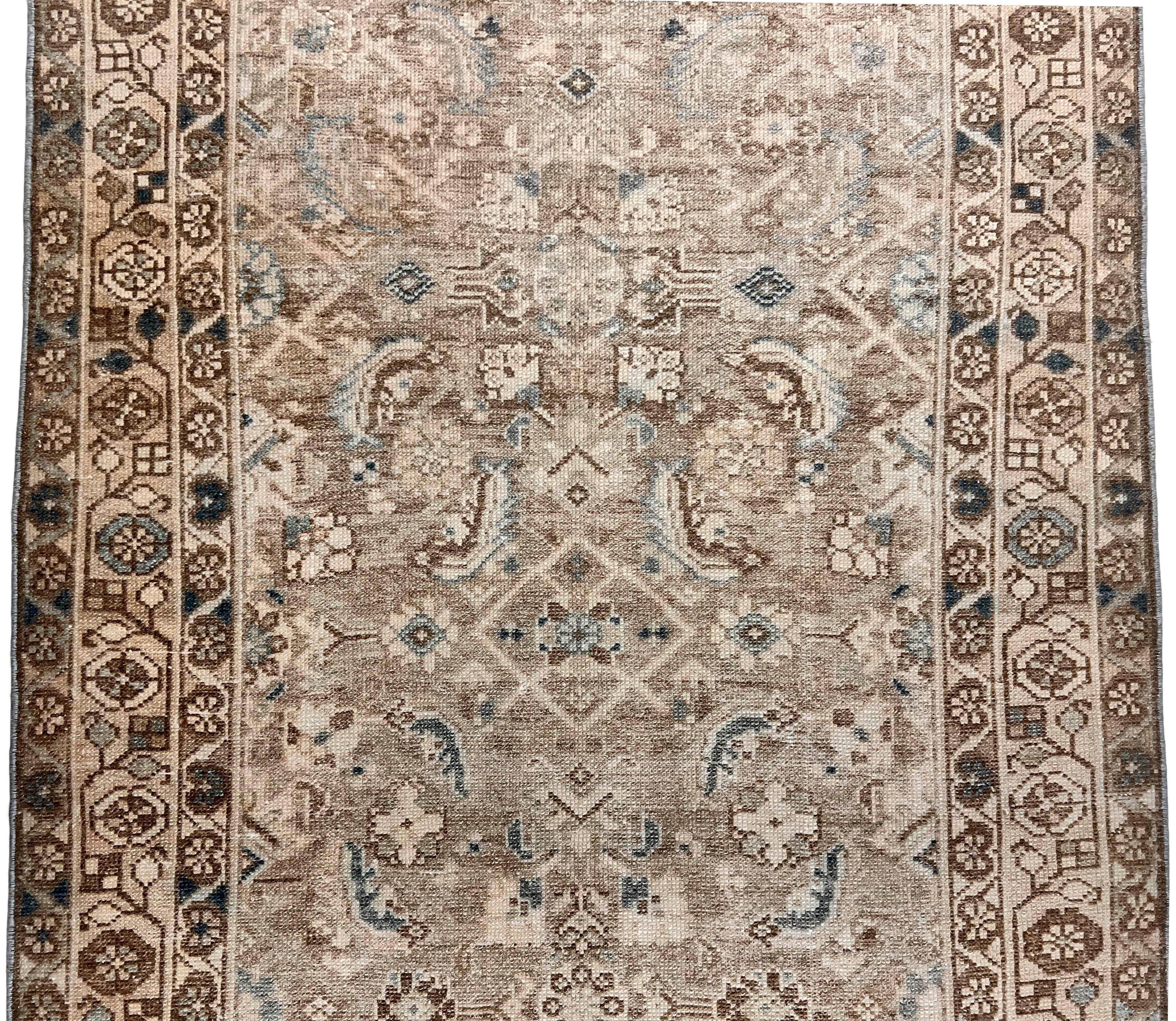 Antiker, handgeknüpfter Malayer-Läufer in Hellgrau, ca. 1920, 3'5 X 12'7 cm (Handgeknüpft) im Angebot