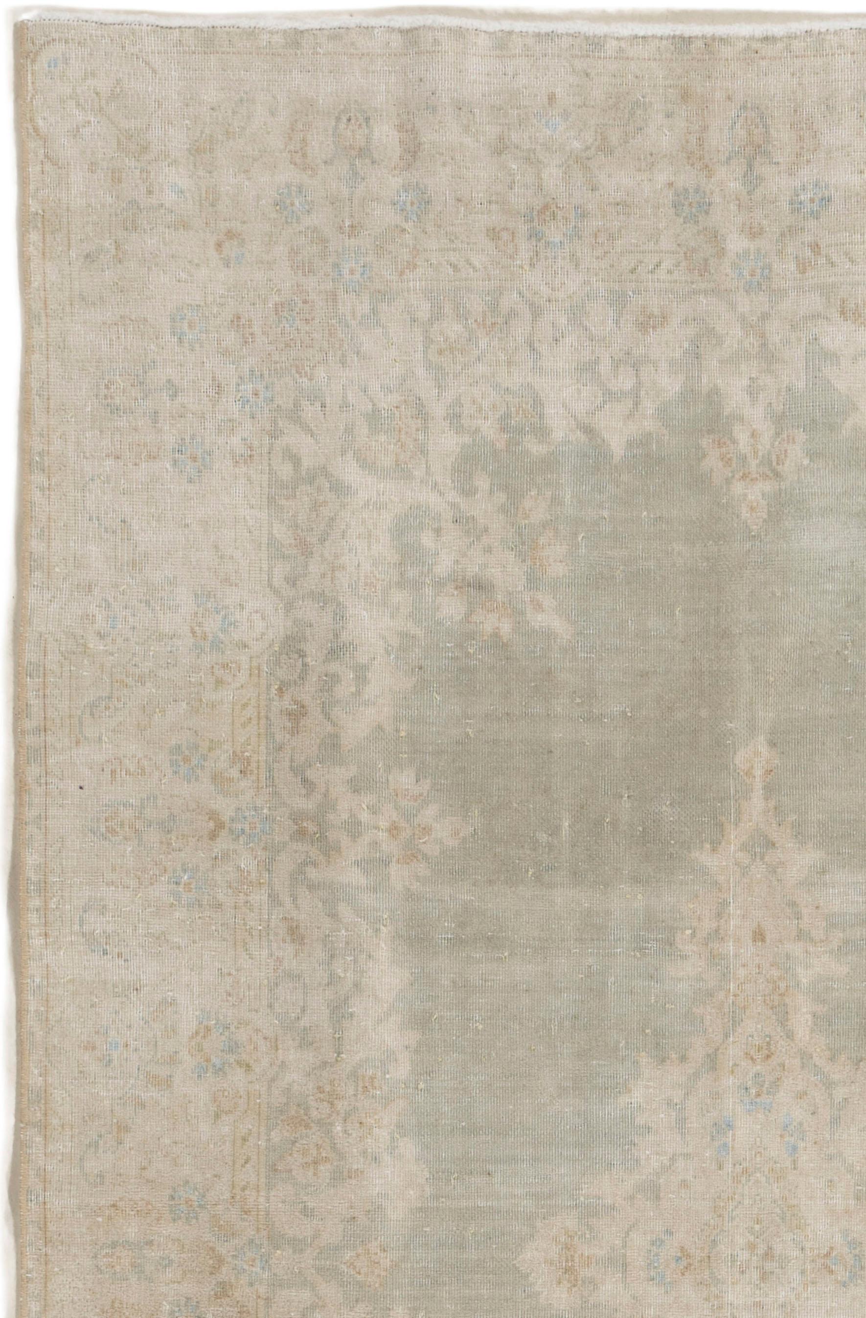 Antico Tappeto Kerman annodato a mano del 1920, grigio pallido e con segni di distorsione, 3'8 X 6'6. I tappeti Kerman, i più fantasiosi tra i tappeti persiani antichi urbani. La città di Kerman è la sede della provincia di Kerman, nella Persia