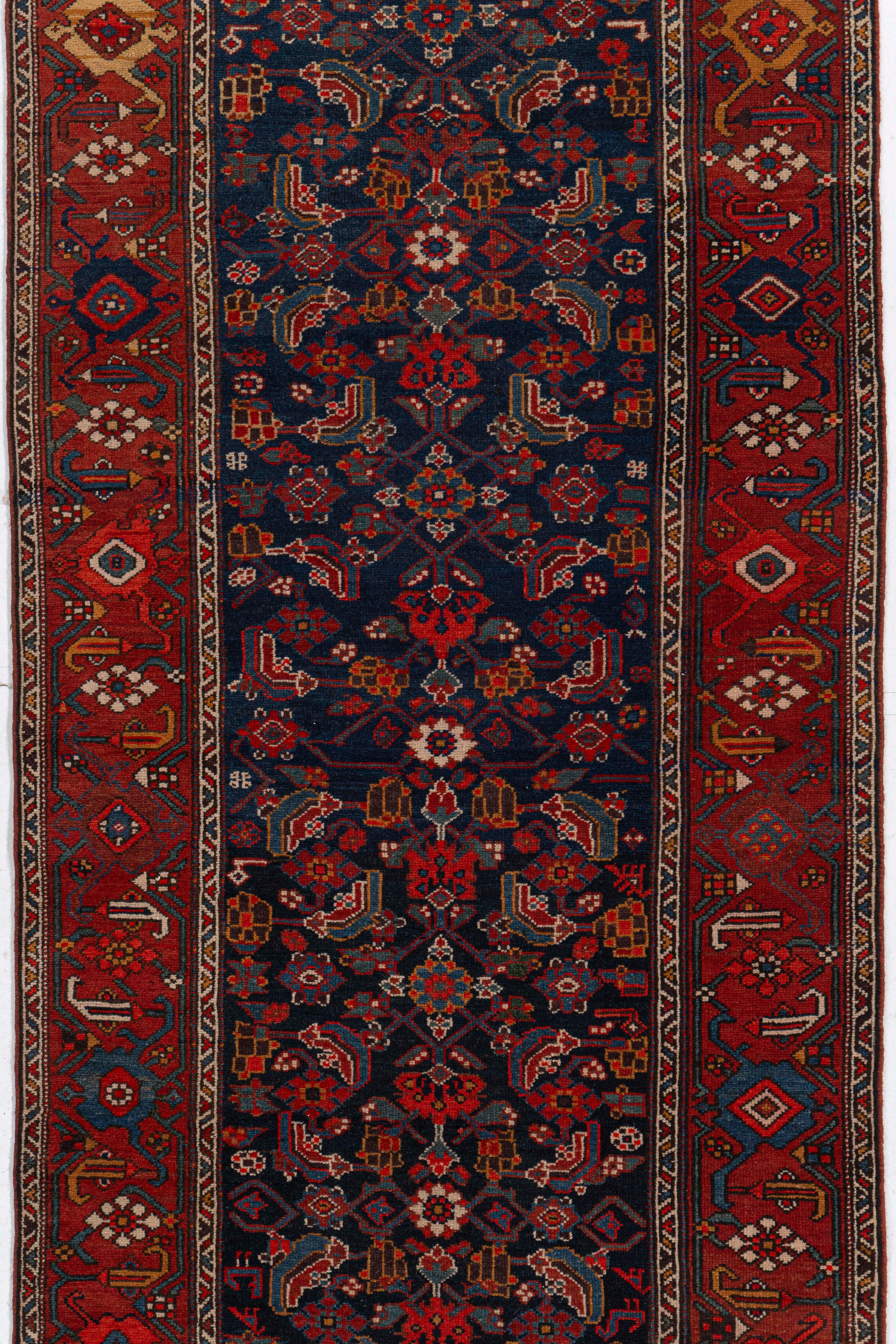 Antiker roter persischer Malayer-Läufer, handgeknüpft, um 1920 im Angebot 2