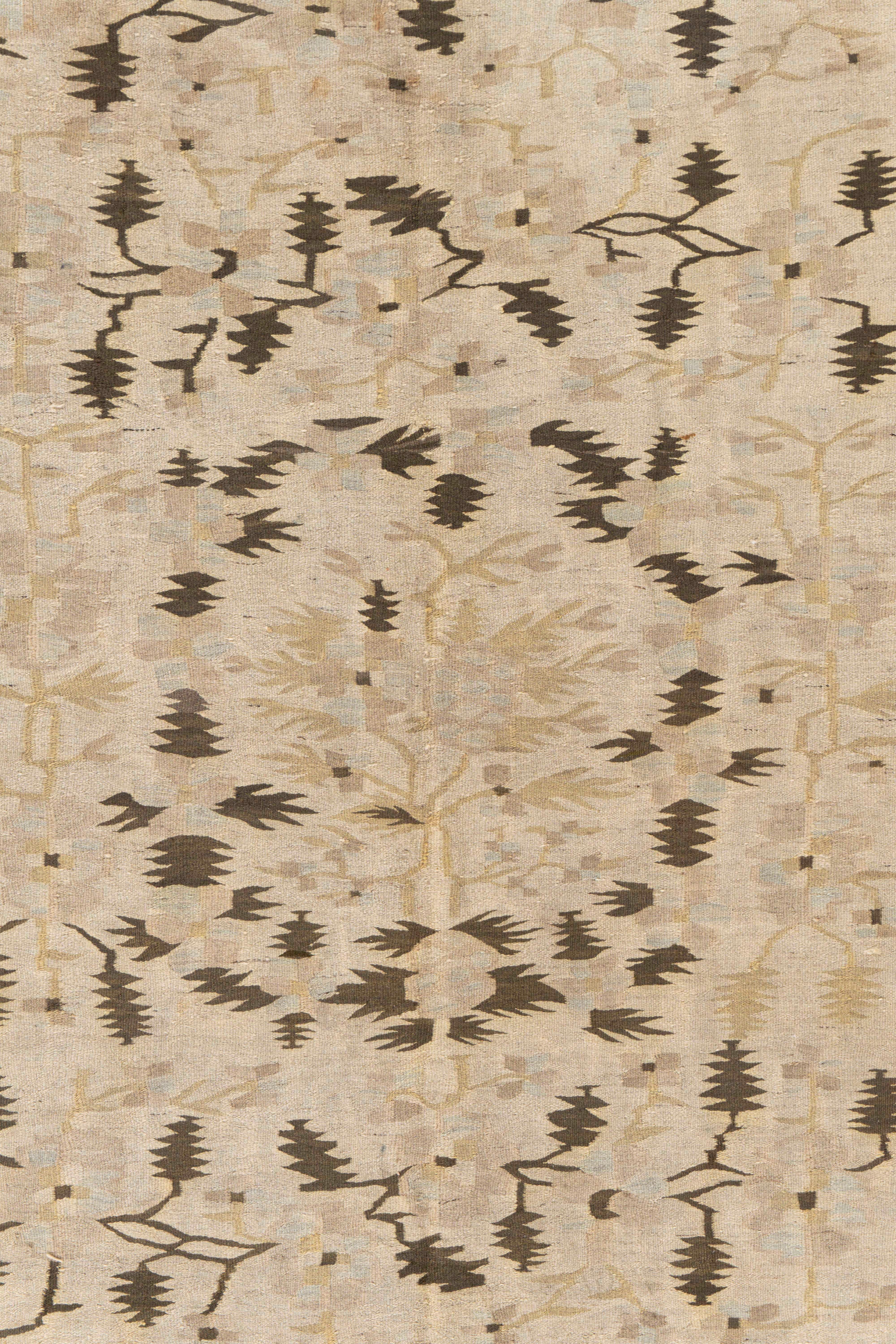 Antique Circa 1920 Beige Bessarabian Hand Knotted Flatweave Rug In Good Condition In New York, NY