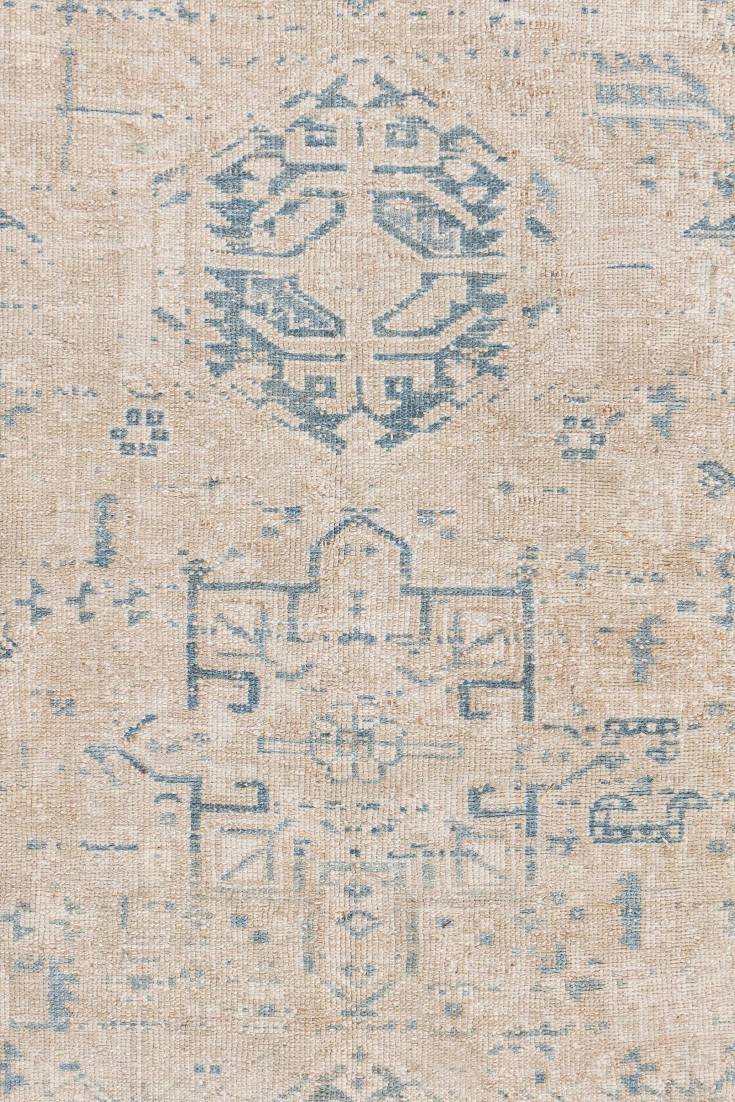 Antico Tappeto Heriz Persiano Sobrio 1920 circa, annodato a mano 8'4 X 11' In condizioni buone in vendita a New York, NY