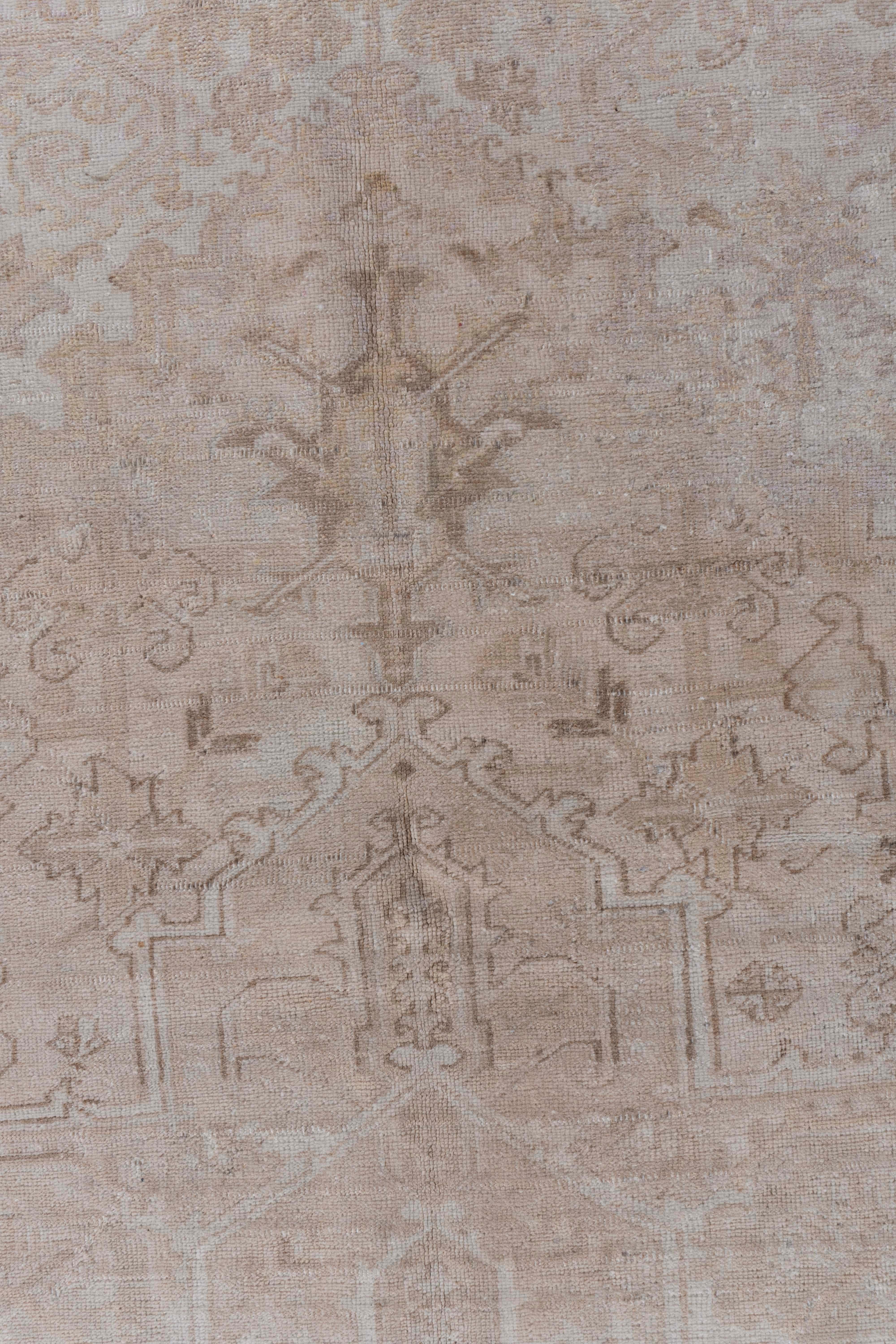 Antiker persischer, gedämpfter, handgeknüpfter Heriz-Teppich in Taupe, 8' X 10'9, um 1920 (Wolle) im Angebot