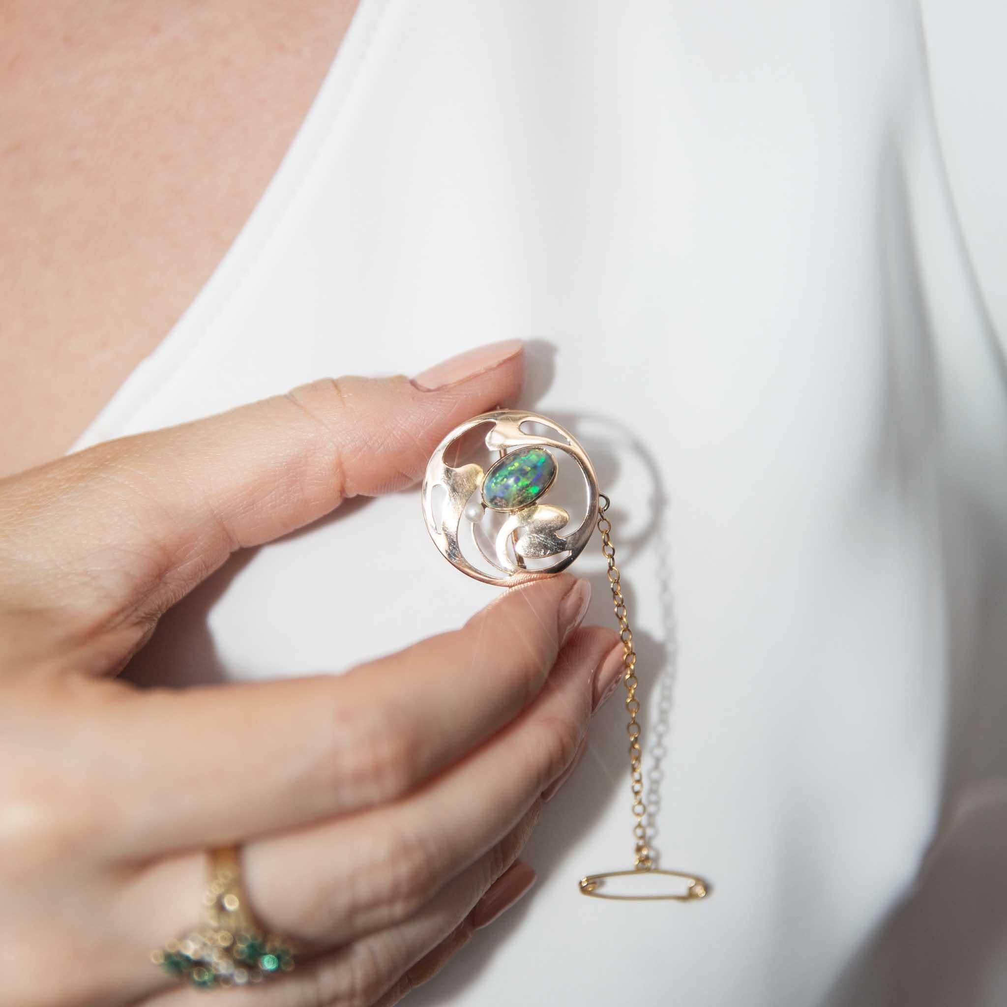 Antique Circa 1920s 1.48 Carat Opal & Pearl Brooch 15 Carat Yellow Gold For Sale 3