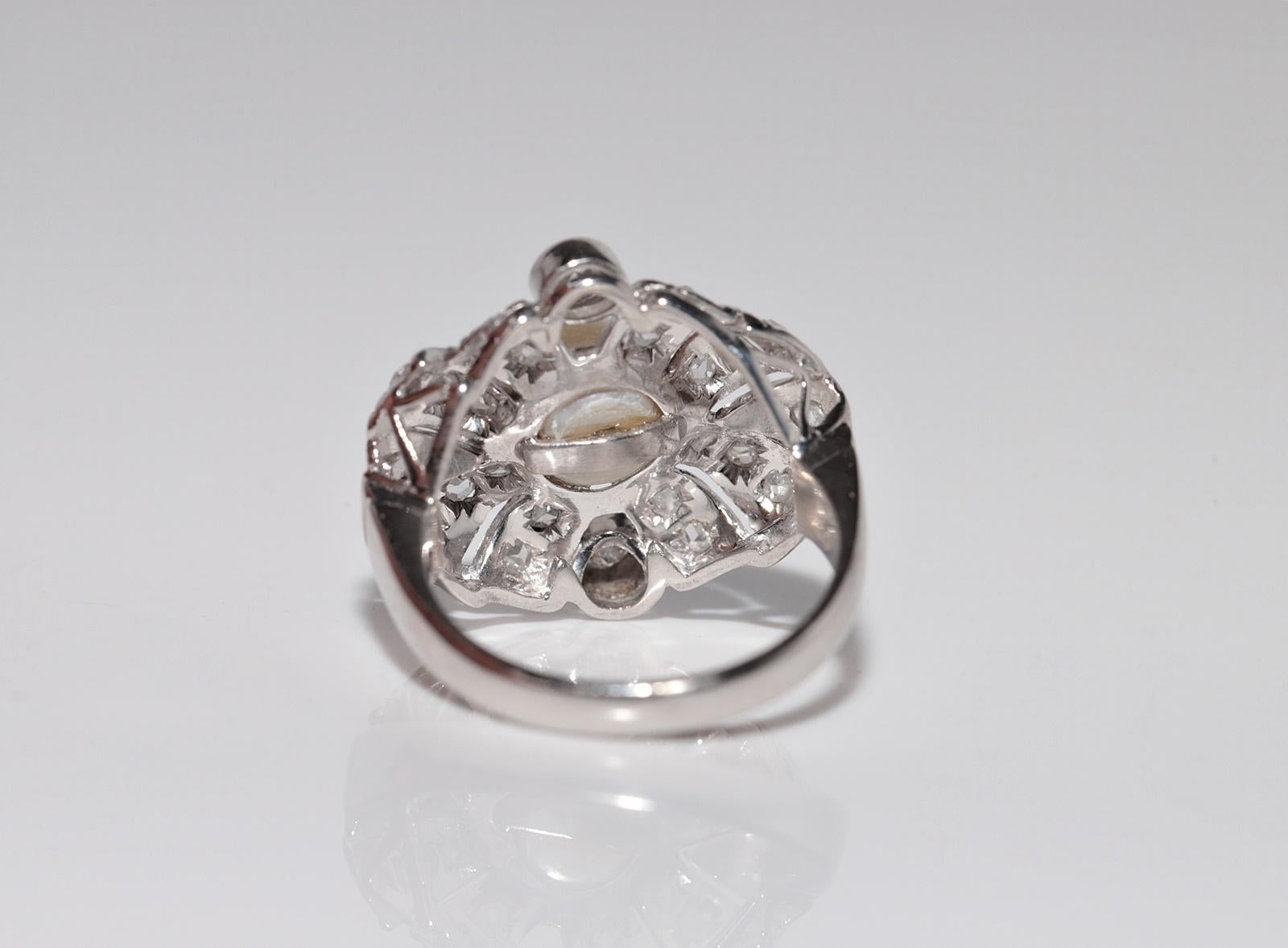 Antique Circa 1920s 18k Gold Art Deco Natural Diamond And Pearl Decorated Ring For Sale 7