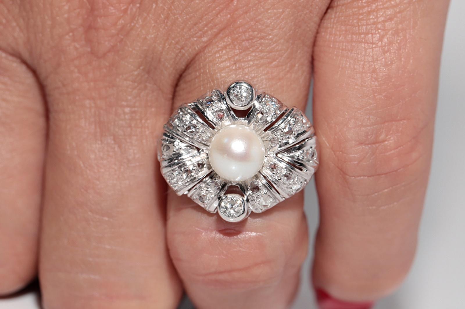 Antique Circa 1920s 18k Gold Art Deco Natural Diamond And Pearl Decorated Ring In Good Condition For Sale In Fatih/İstanbul, 34