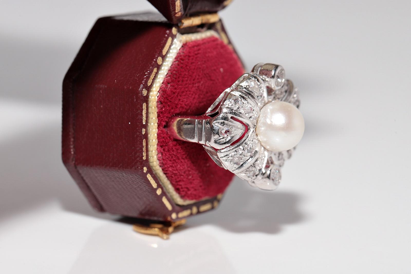 Antique Circa 1920s 18k Gold Art Deco Natural Diamond And Pearl Decorated Ring For Sale 2