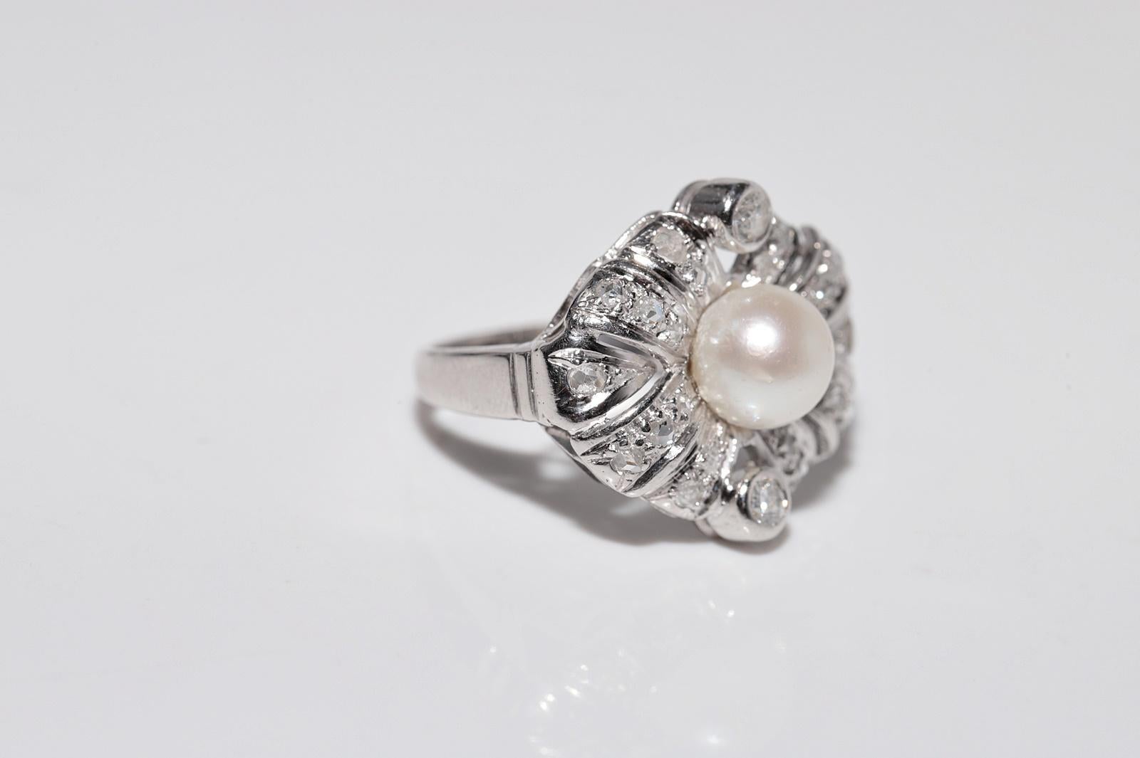 Antique Circa 1920s 18k Gold Art Deco Natural Diamond And Pearl Decorated Ring For Sale 4